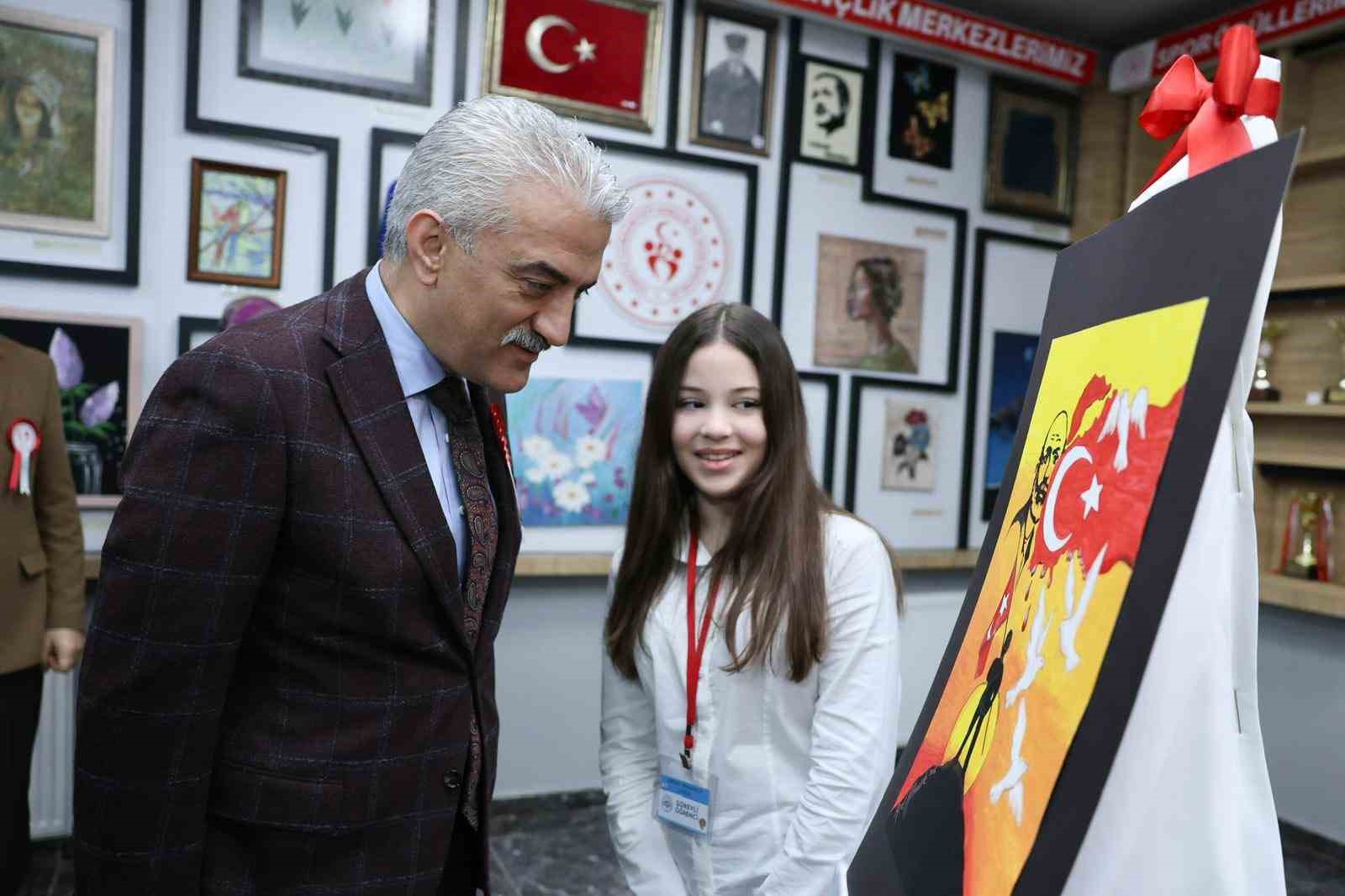 &Ouml;ğrencilerden İstiklal Marşı&rsquo;na anlamlı program
