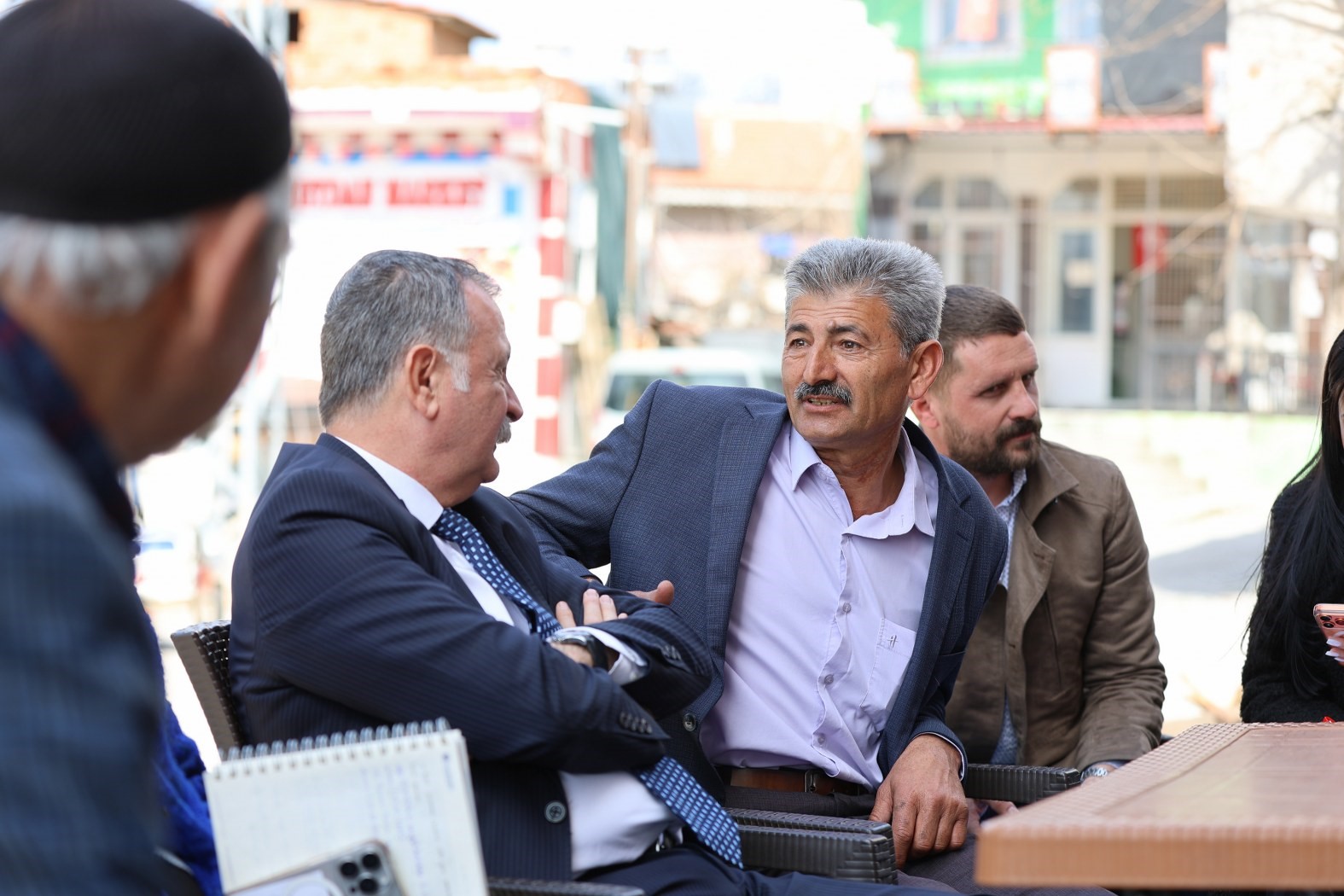 Vatandaşların talepleri dinlenip çözüm üretiliyor