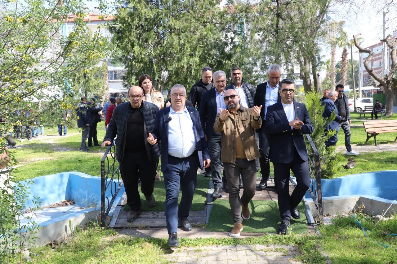 Edremit Belediyesi&rsquo;den Narlı&rsquo;dan Bostancı&rsquo;ya saha mesaisi
