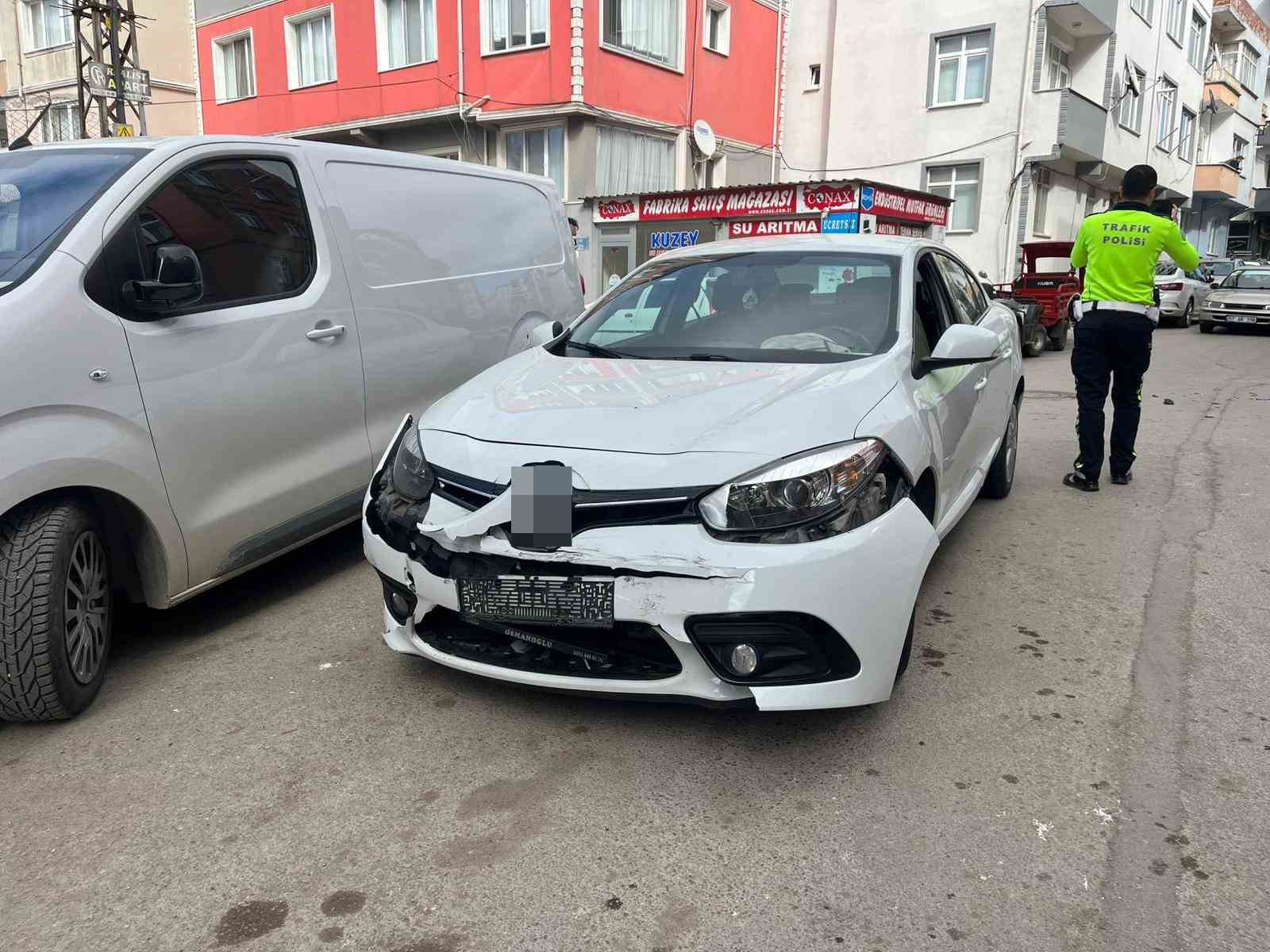 Sinop&rsquo;ta otomobiller &ccedil;arpıştı: 3 yaralı
