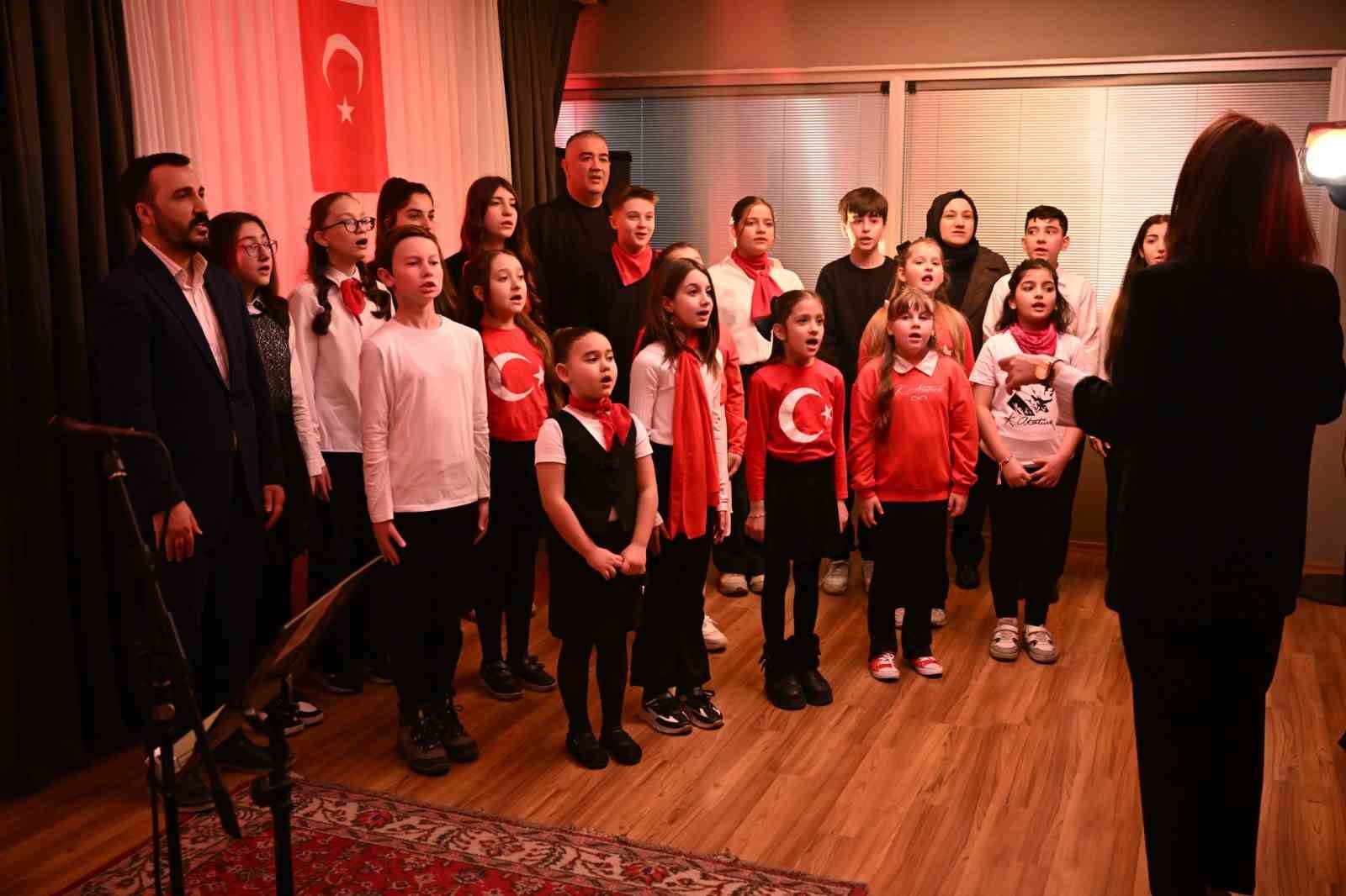 Gaziosmanpaşa&rsquo;da İstiklal Marşı&rsquo;nın kabul&uuml;n&uuml;n 105&rsquo;inci yıl d&ouml;n&uuml;m&uuml;nde Mehmet Akif Ersoy anıldı
