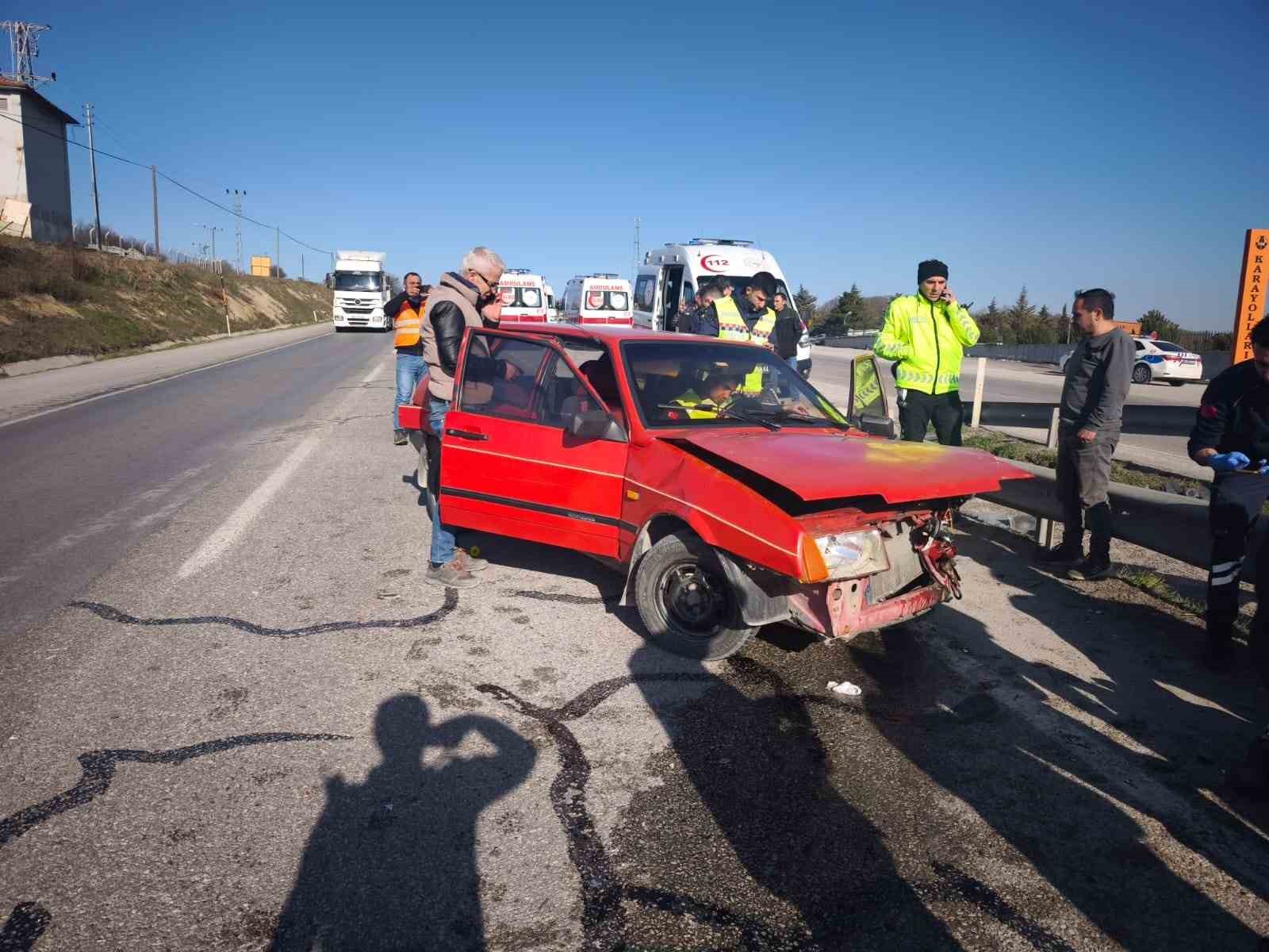 Samsun&rsquo;da iki otomobil &ccedil;arpıştı: 3 yaralı
