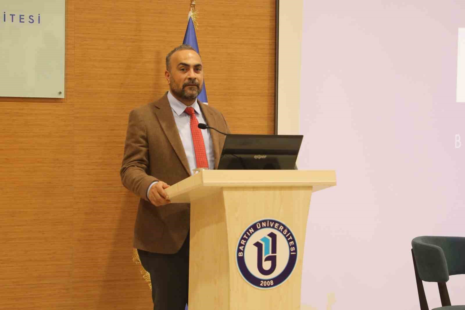 &Uuml;niversitesi gen&ccedil;ler Kur&rsquo;an-ı Kerim&rsquo;i g&uuml;zel okumak i&ccedil;in yarıştı
