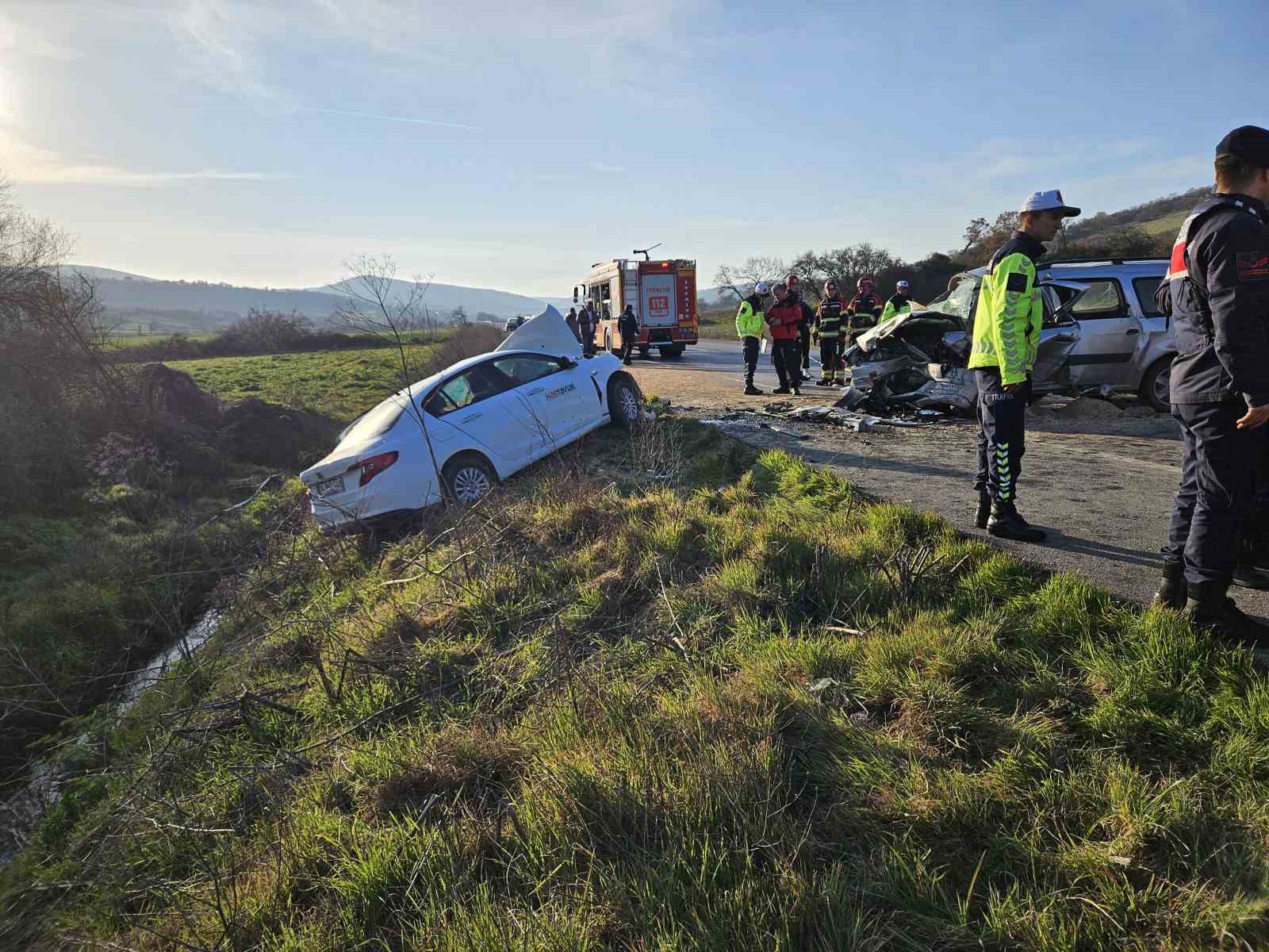 Balıkesir&rsquo;de trafik kazası: 1 &ouml;l&uuml;, 2 yaralı
