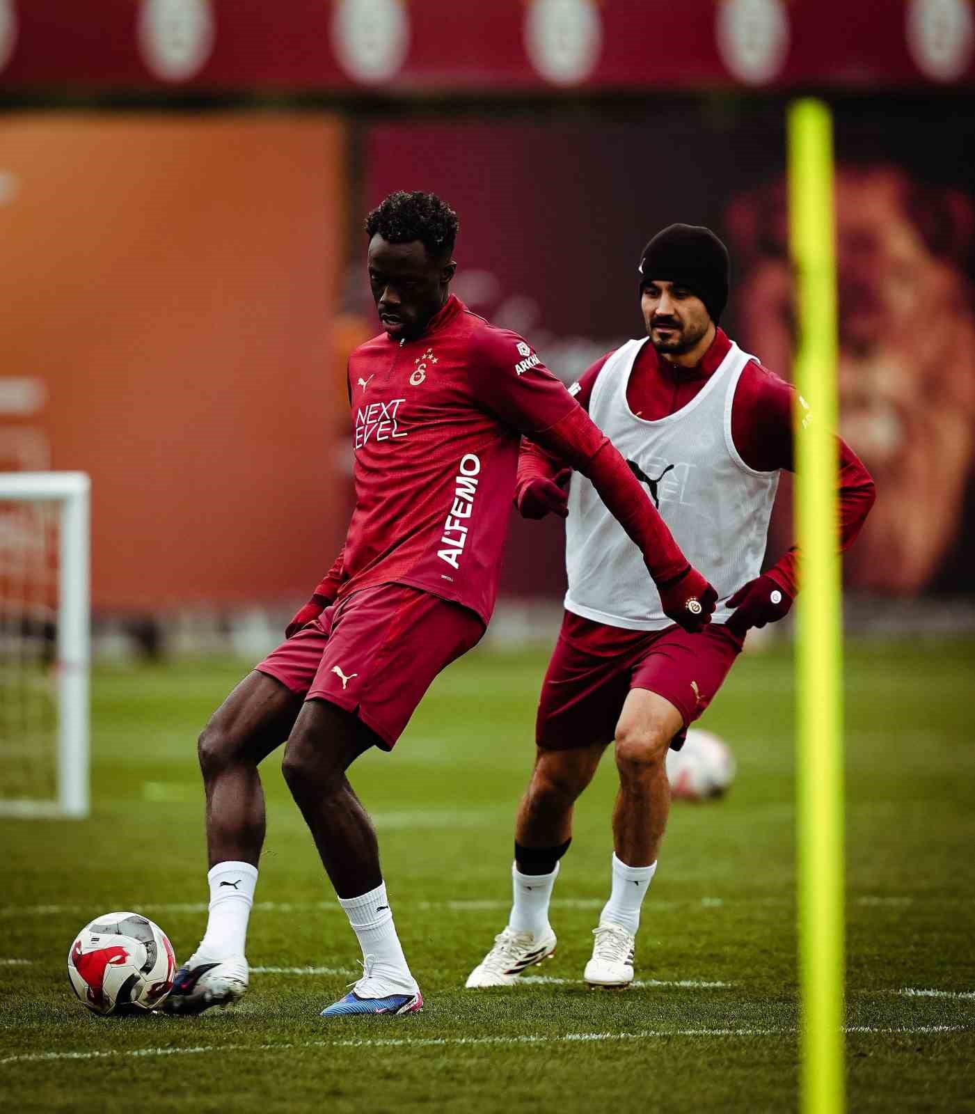 Galatasaray, Başakşehir ma&ccedil;ı hazırlıklarına başladı
