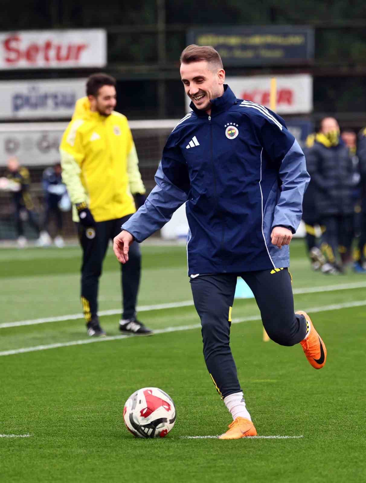 Fenerbah&ccedil;e, Karag&uuml;mr&uuml;k ma&ccedil;ı hazırlıklarını tamamladı
