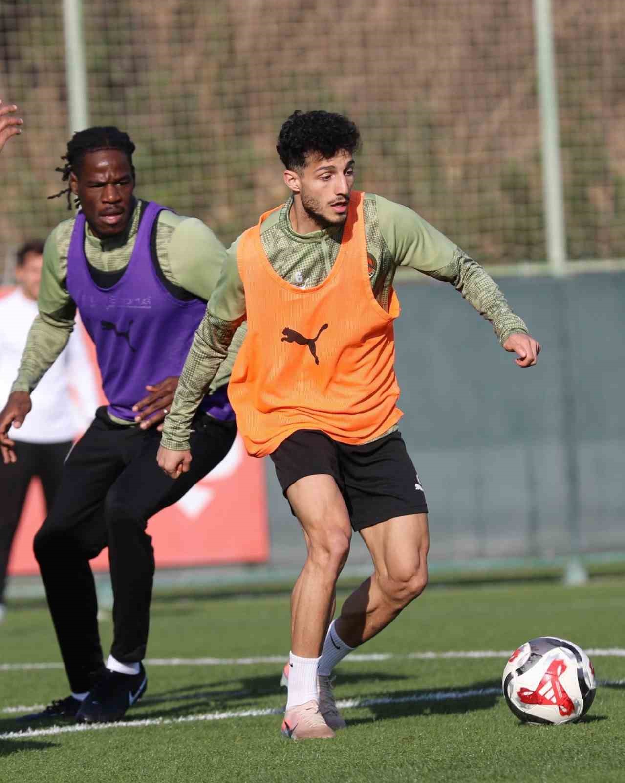 Corendon Alanyaspor, G&ouml;ztepe ma&ccedil;ı hazırlıkları s&uuml;rd&uuml;rd&uuml;
