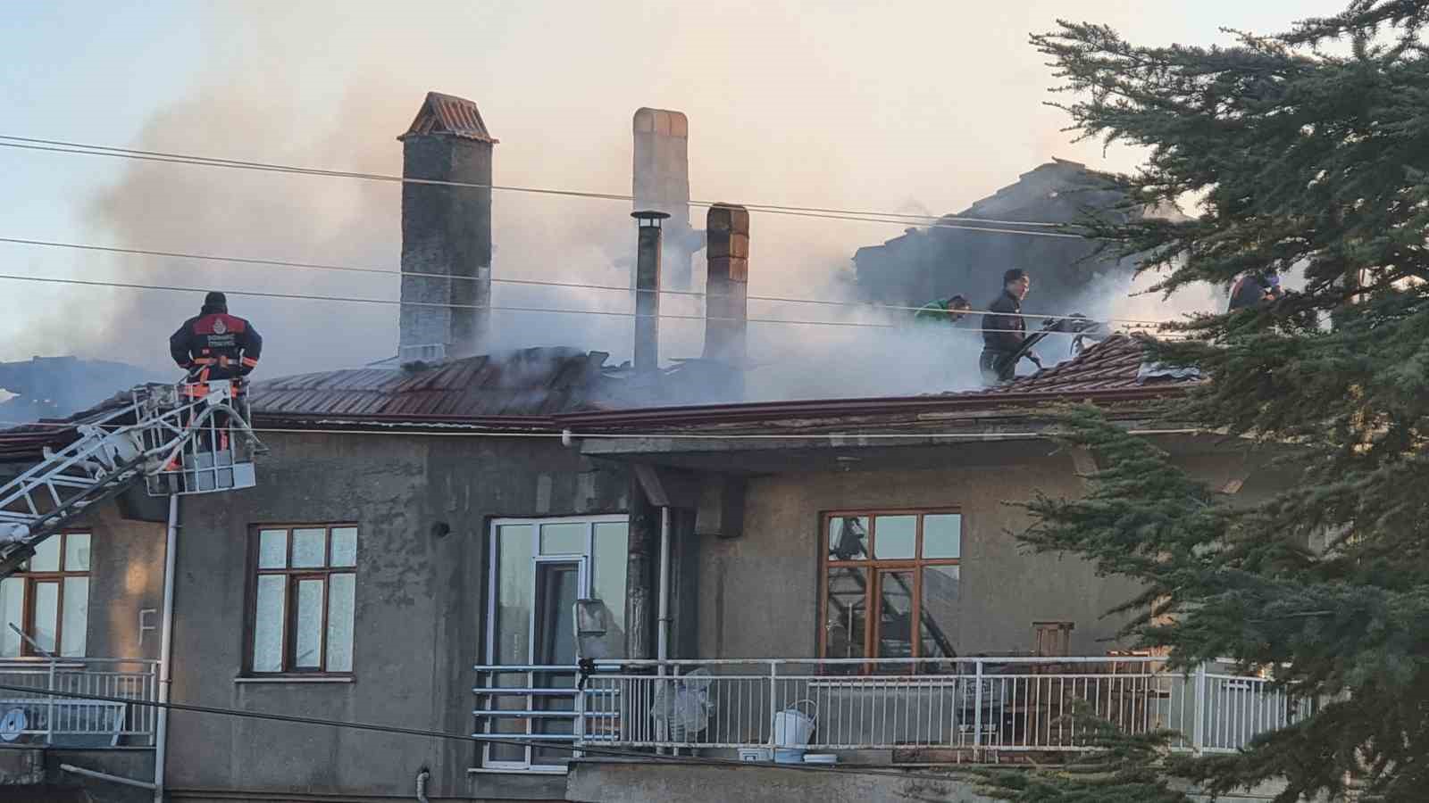 K&uuml;tahya&rsquo;da iftar vakti korkutan yangın
