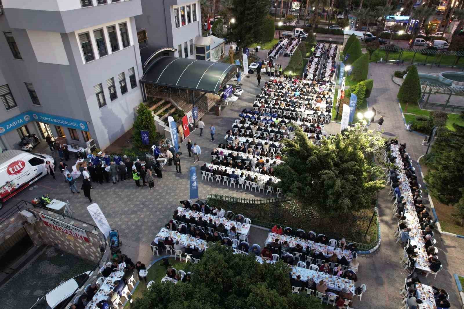 Akdeniz&rsquo;de birlik sofrası: Kaymakam Şener personelle iftar yaptı
