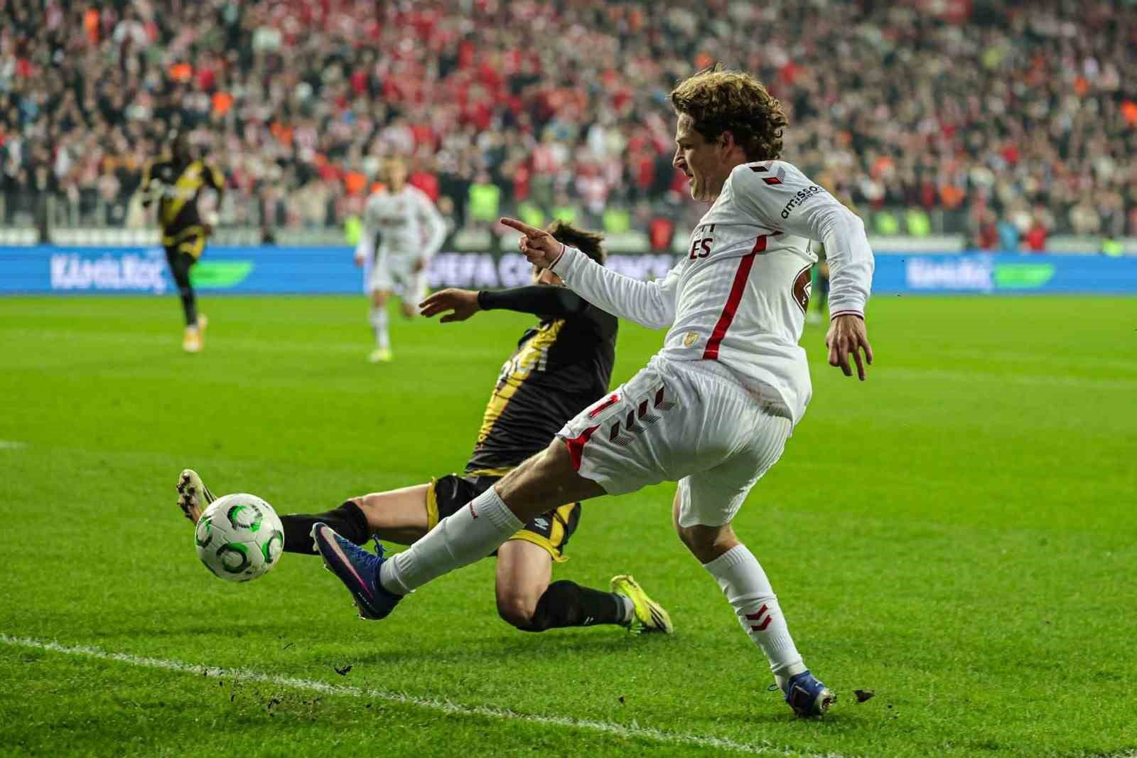 UEFA Konferans Ligi: Samsunspor: 1 - Rayo Vallecano: 2 (İlk yarı)
