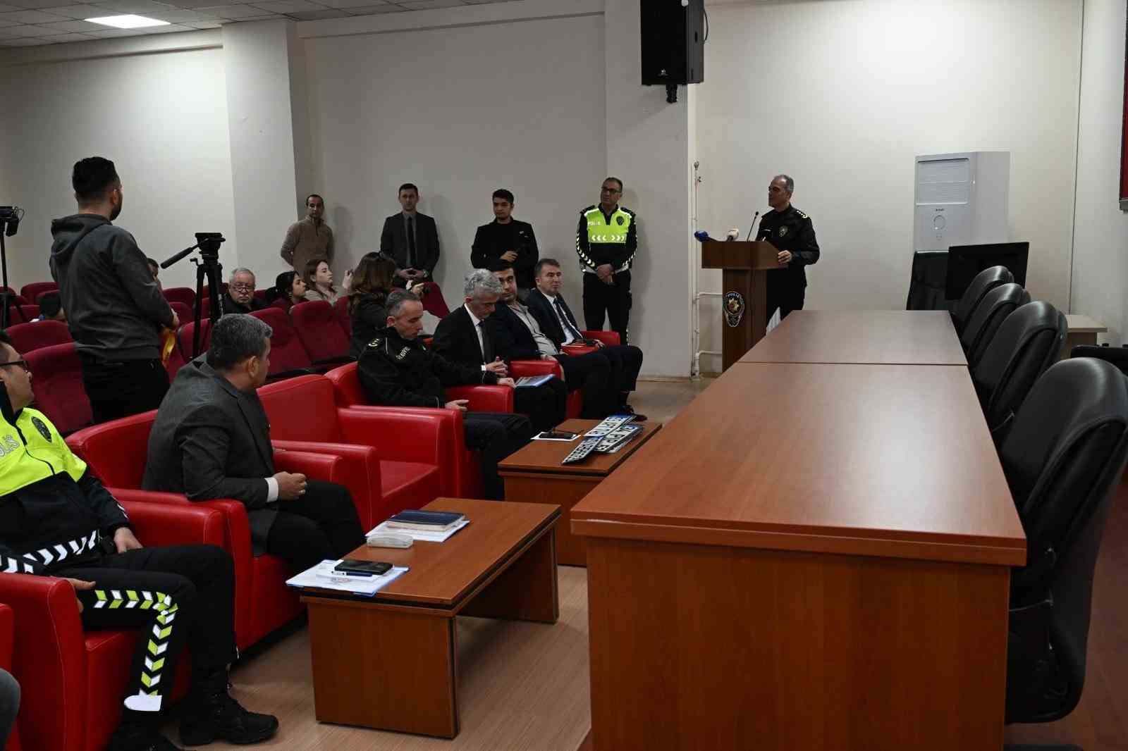 Kastamonu&rsquo;da Trafik Kanunu&rsquo;ndaki d&uuml;zenlemelerle ilgili detaylar anlatıldı
