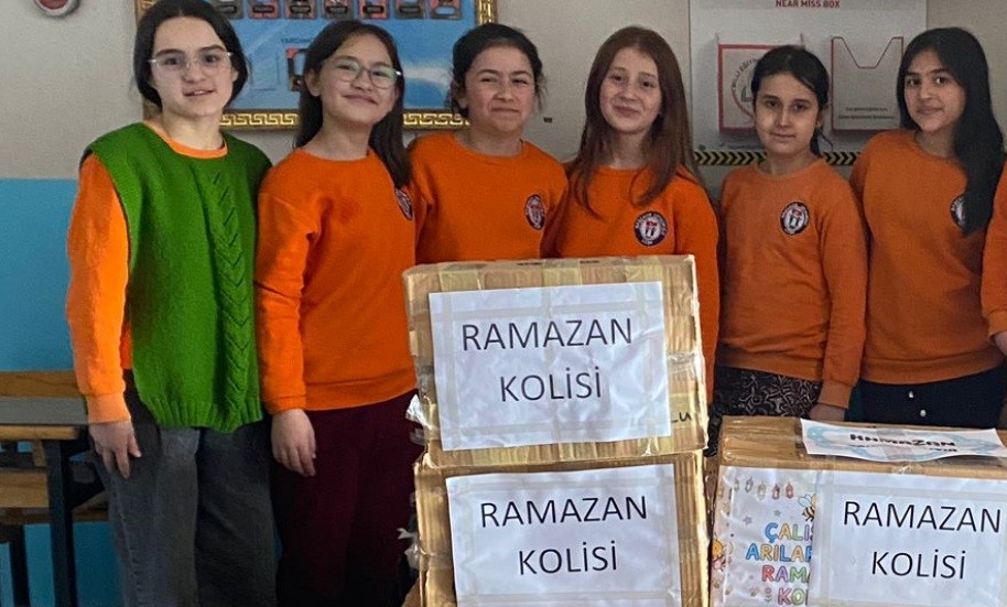 Baş&ccedil;ayır&rsquo;da minik y&uuml;reklerden Ramazan kolisi
