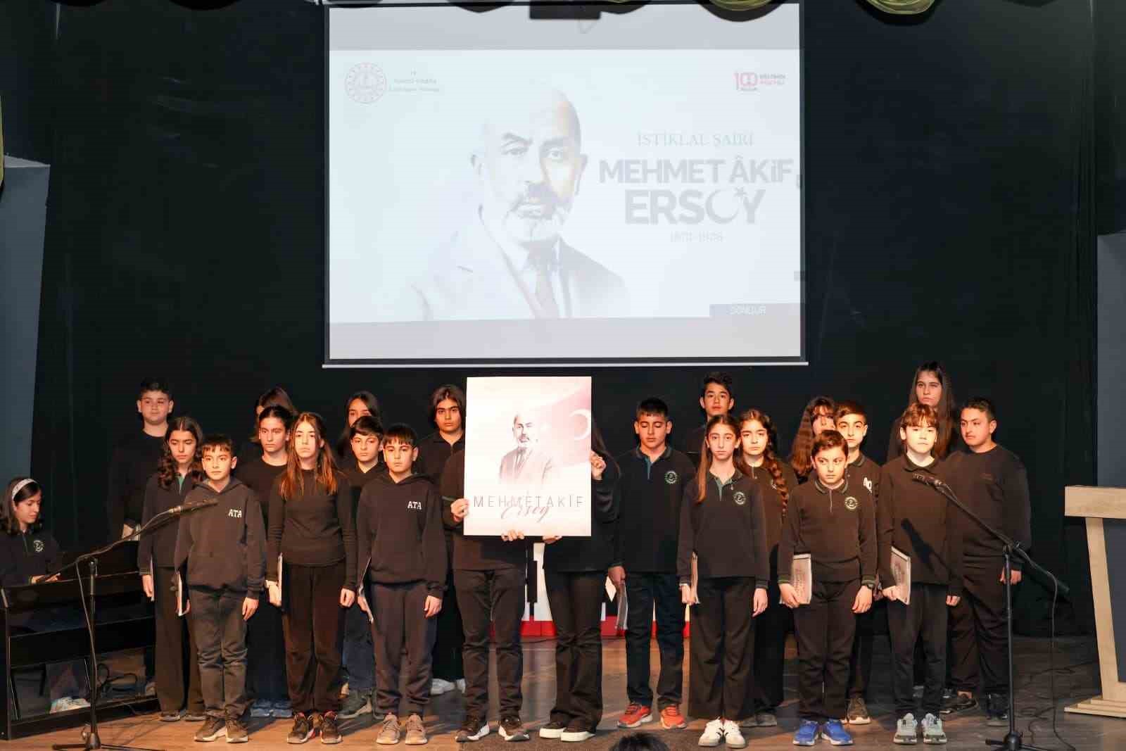 İstiklal Marşı&rsquo;nın 105&rsquo;inci yılı Tunceli&rsquo;de coşkuyla anıldı
