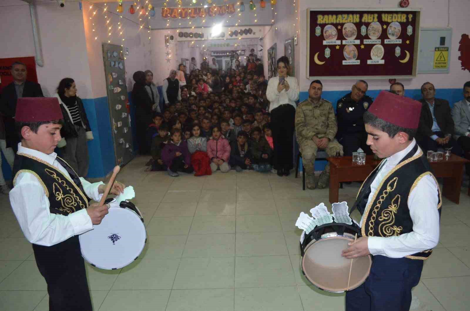 Kaymakam Koşansu &ouml;ğrencilerle iftar sofrasında buluştu
