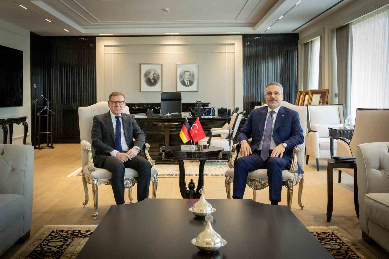 Bakan Fidan, Almanya Federal Cumhuriyeti Dışişleri Bakanı Johann David Wadephul ile Ankara&rsquo;da bir araya geldi
