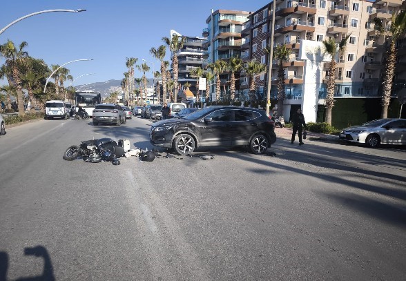 Alanya’da SUV motosiklet çarpıştı: 1 ölü 1, yaralı