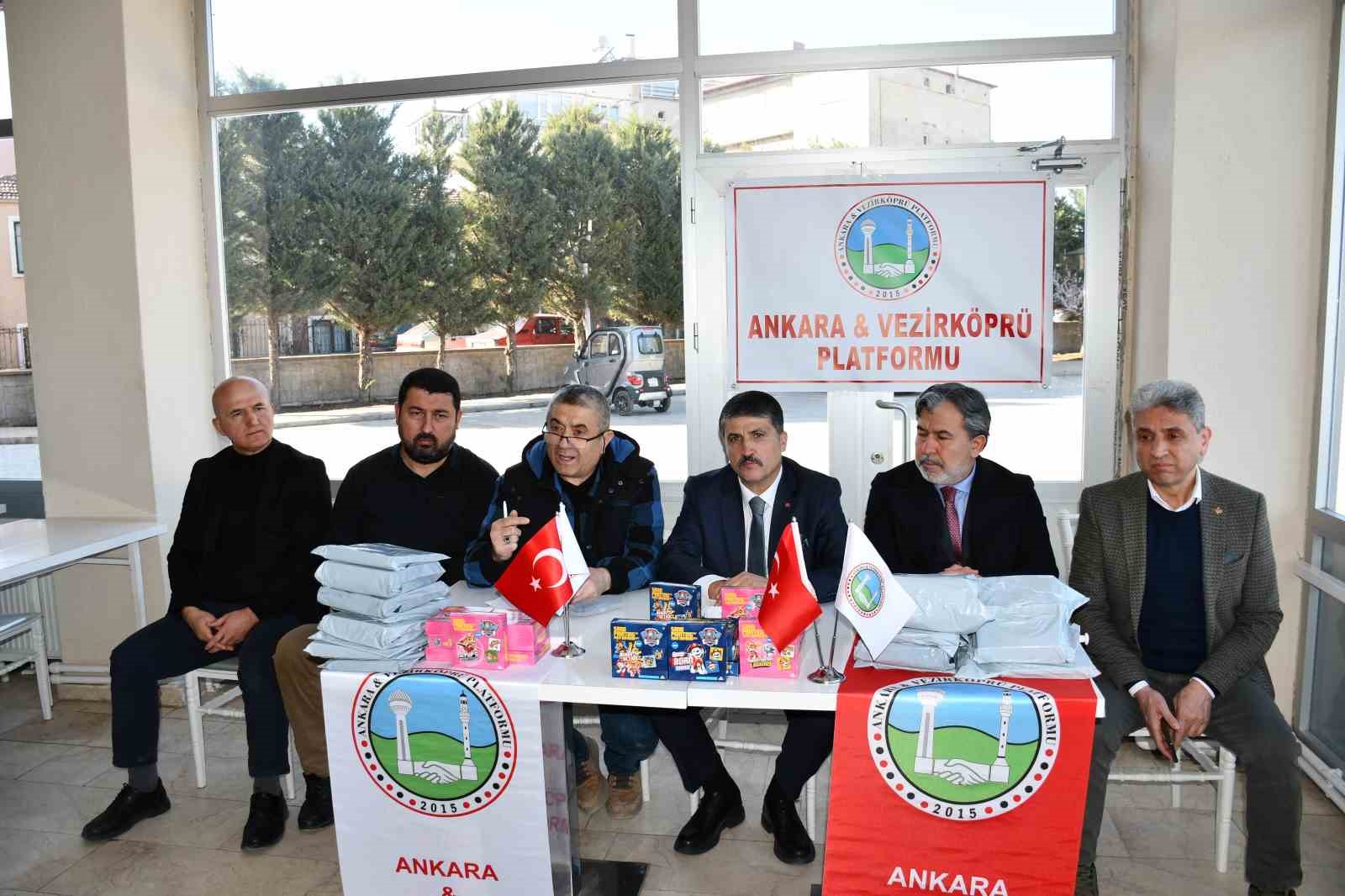 Vezirköprü’de 555 öğrenciye bayramlık