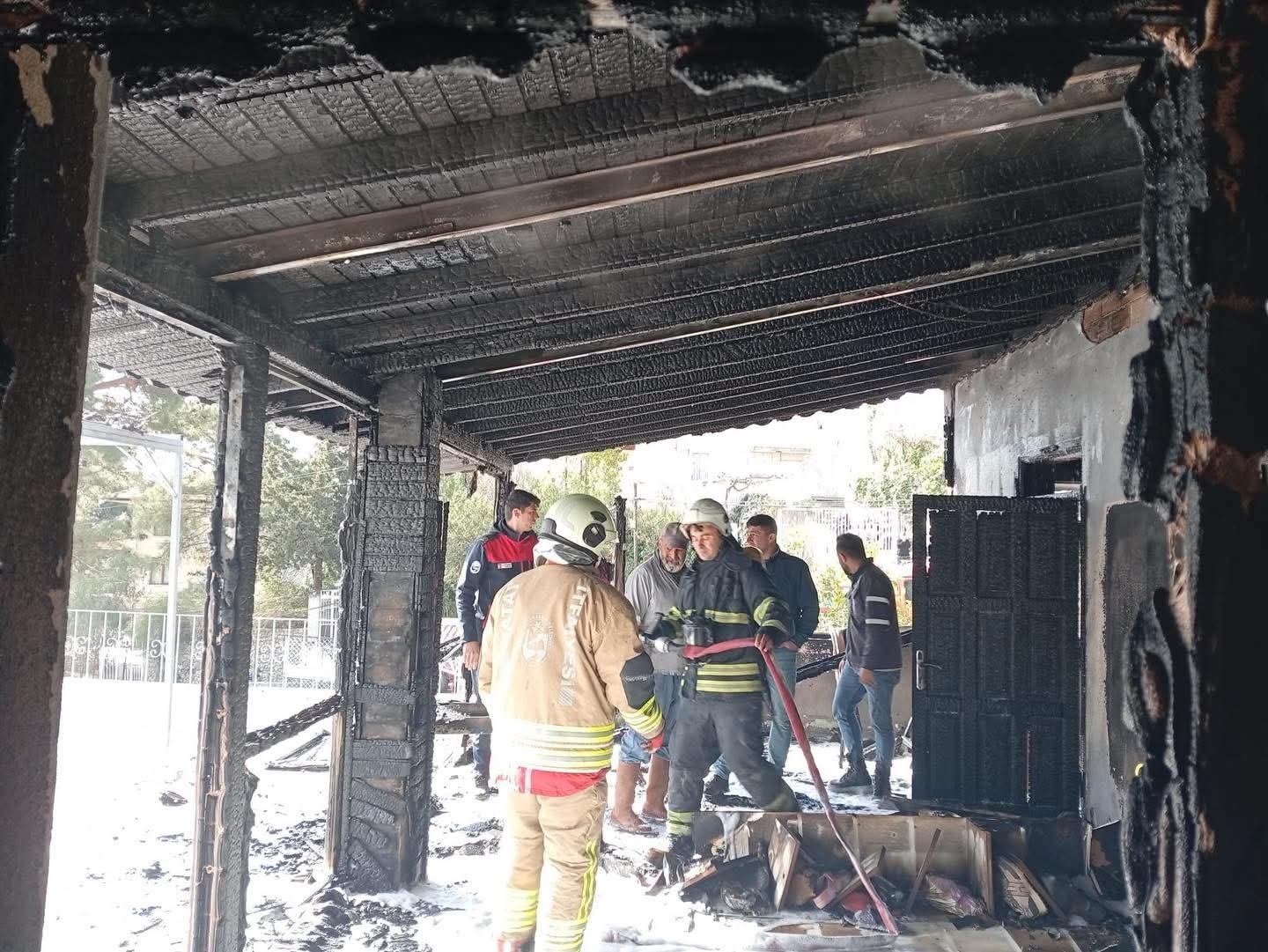 Samandağ’da müstakil evde yangın çıktı