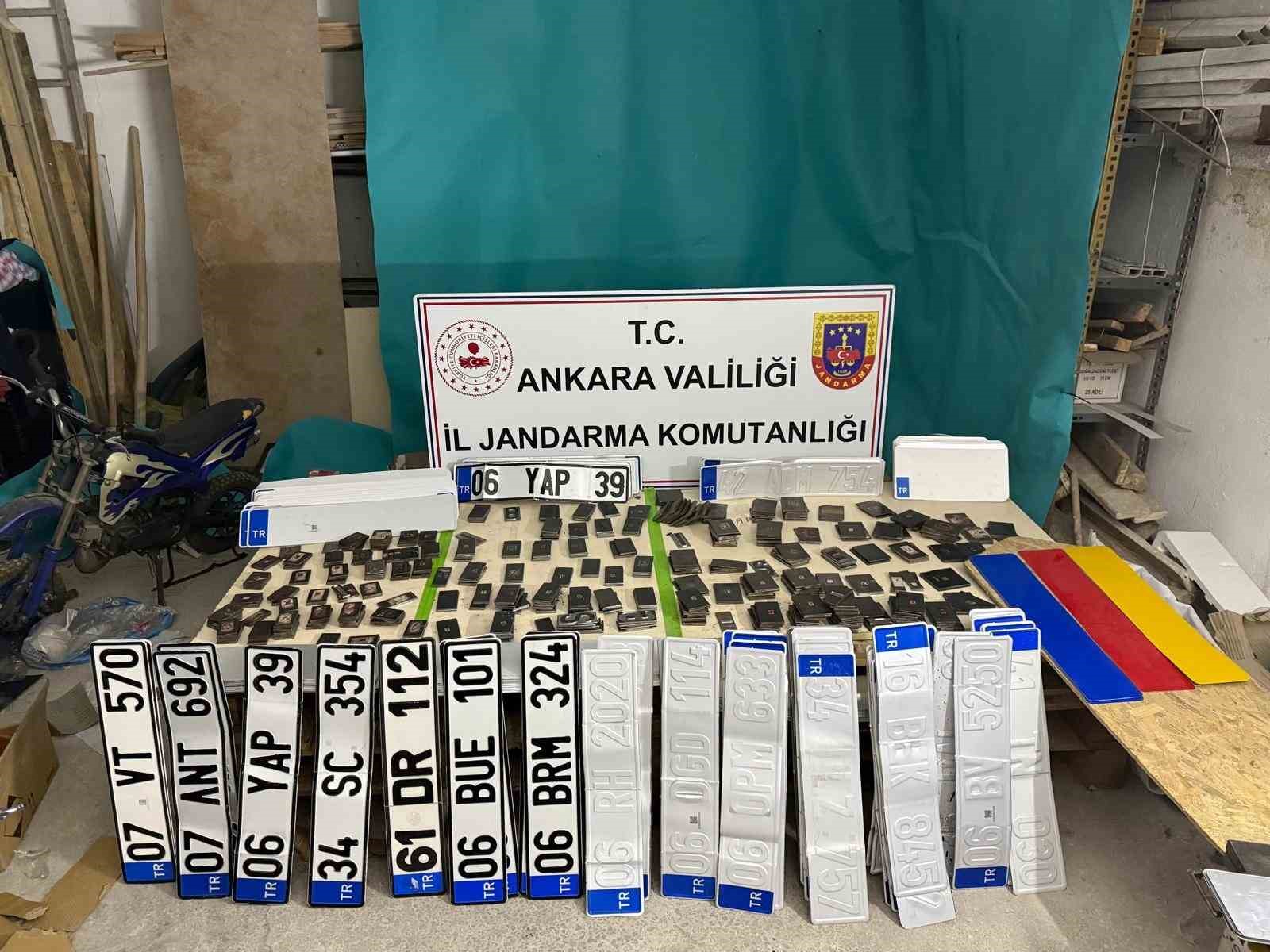 Ankara&rsquo;da sahte plaka basımı yapan 2 ş&uuml;pheli g&ouml;zaltına alındı
