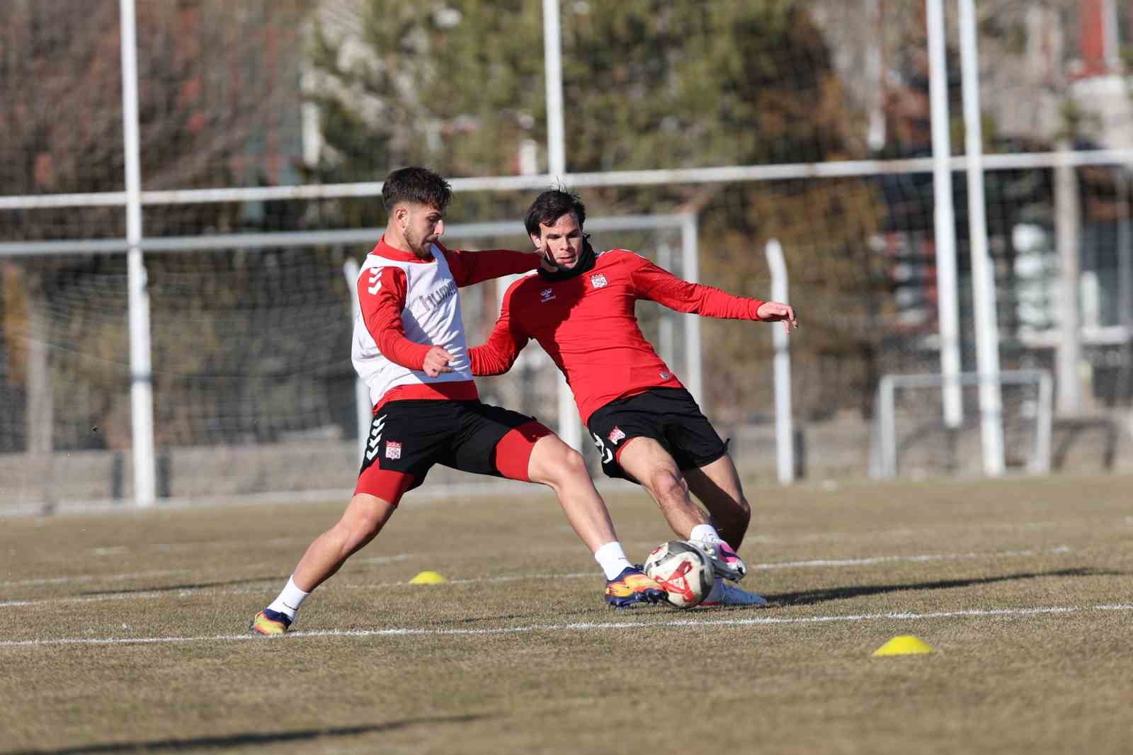 Sivasspor&rsquo;da &Uuml;mraniyespor ma&ccedil;ı hazırlıkları başladı

