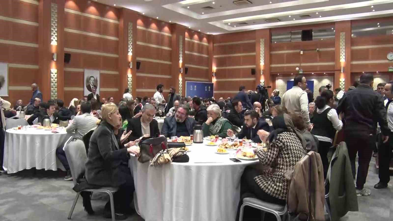 AK Parti İstanbul İl Başkanlığı&rsquo;nda basın mensupları i&ccedil;in sahur programı d&uuml;zenlendi

