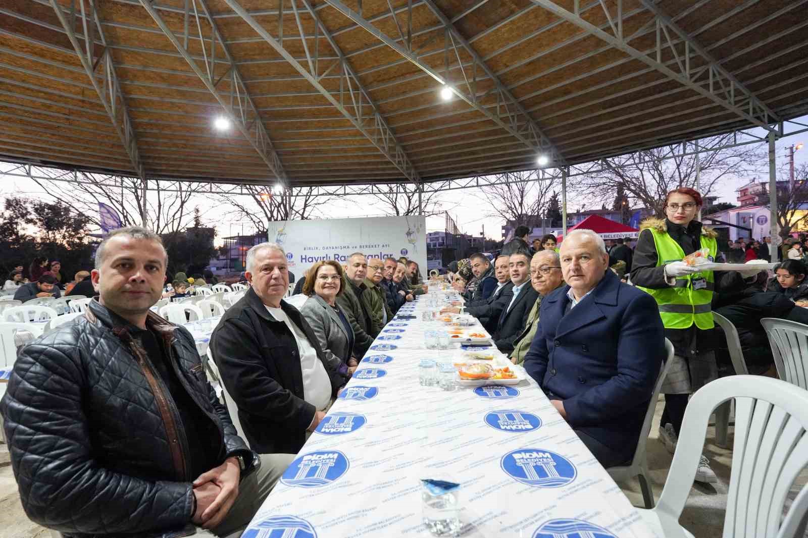 Denizk&ouml;y sakinleri Didim Belediyesi&rsquo;nin iftar sofrasında buluştu
