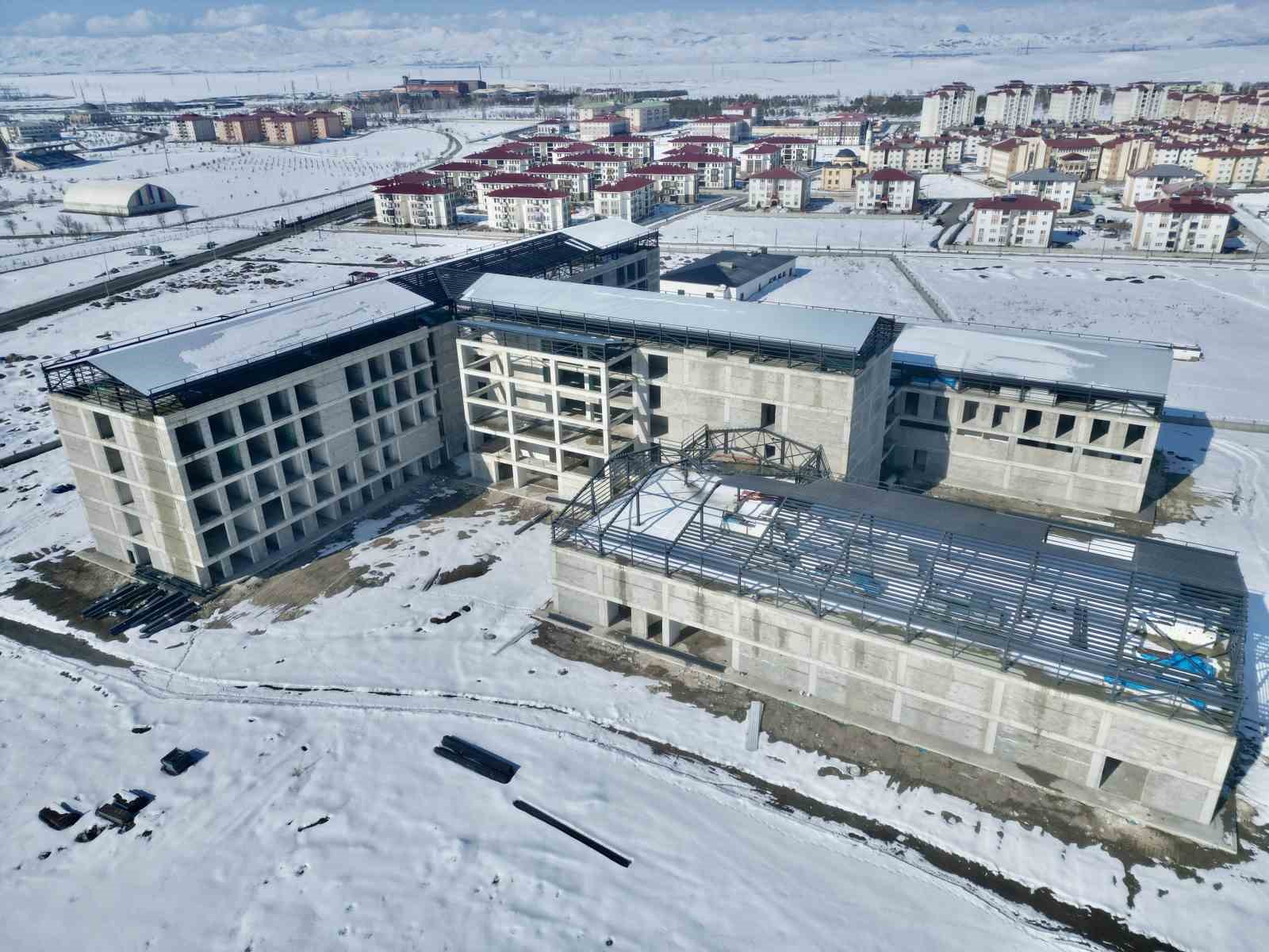 Ağrı’da  deprem izolatörü bulunan ilk hastane hizmete hazırlanıyor