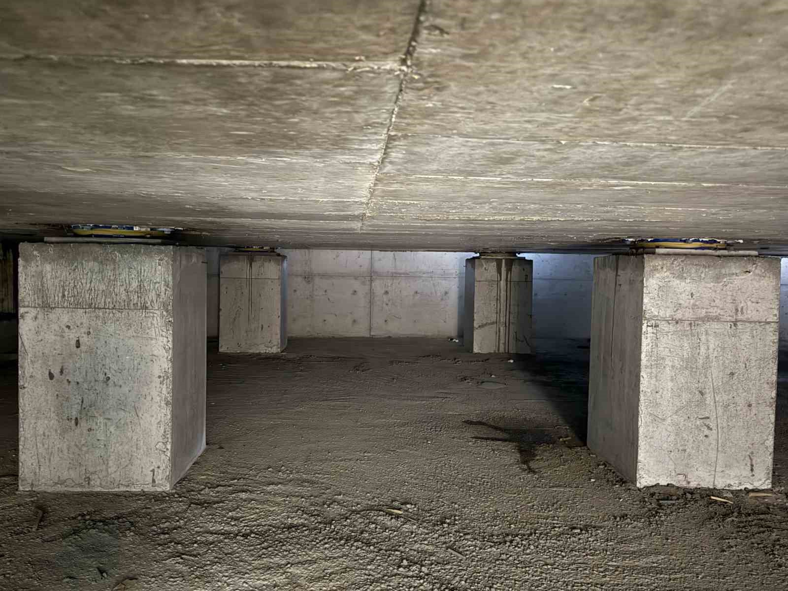 Ağrı&rsquo;da  deprem izolat&ouml;r&uuml; bulunan ilk hastane hizmete hazırlanıyor
