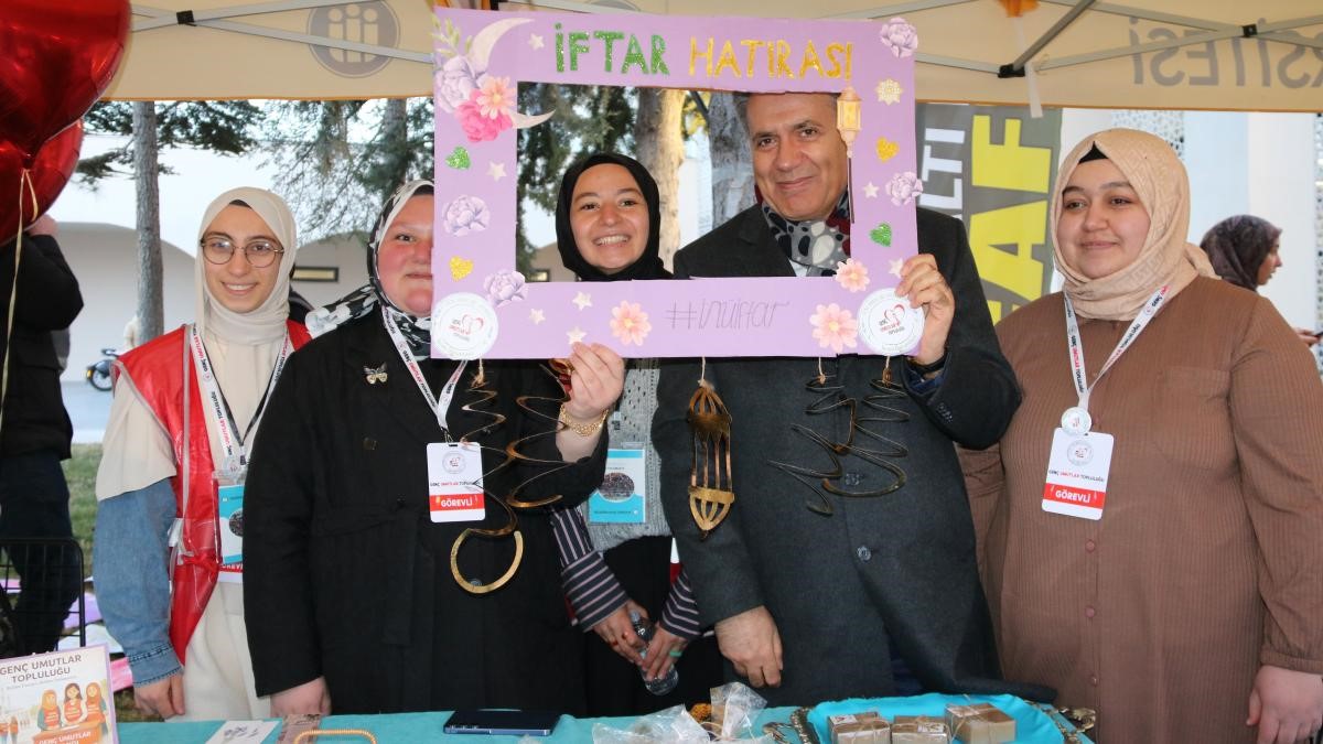 İn&ouml;n&uuml; &Uuml;niversitesi geleneksel iftar yemeğinde buluştu
