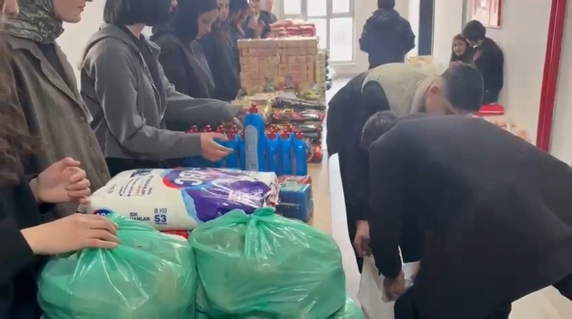 &Ouml;ğrencilerden &ouml;rnek dayanışma projesi: "Bir sınıf, bir aile"
