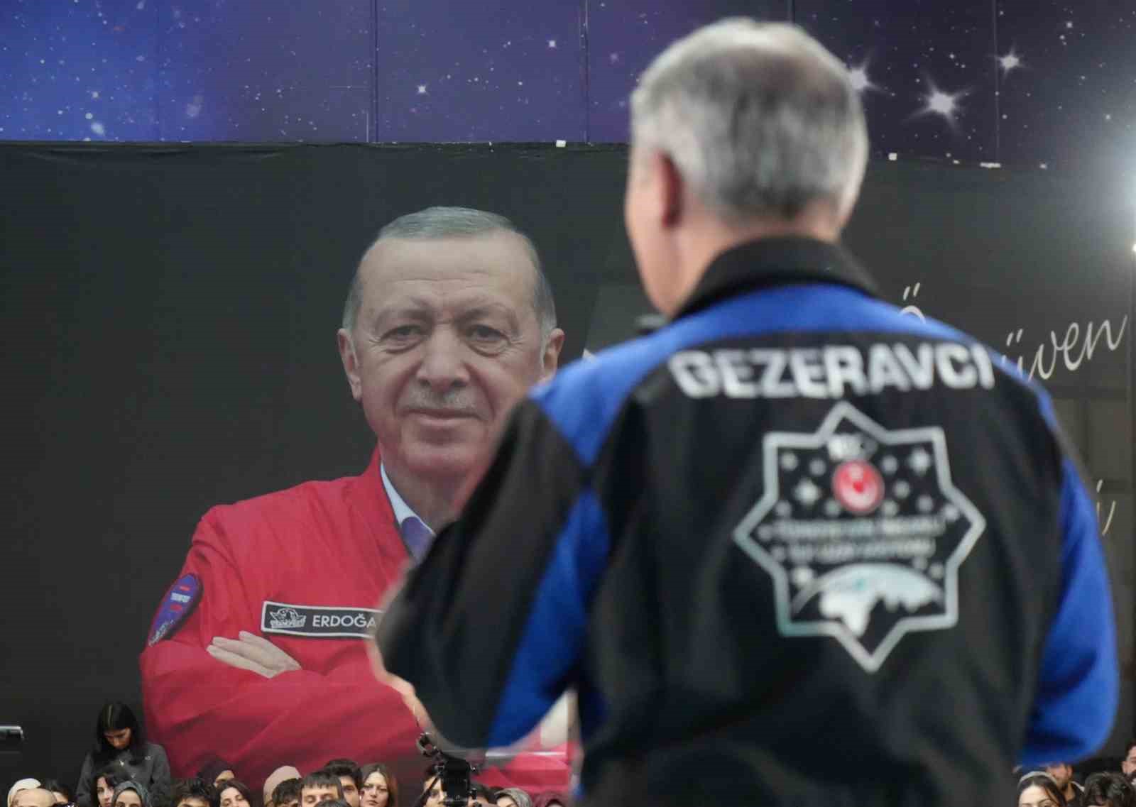 Astronot Alper Gezeravcı: "2027’de aya erişim noktasında koyulmuş hedefimiz var"
