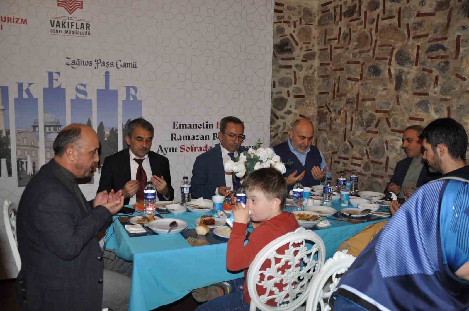 Balıkesir&rsquo;de m&uuml;ft&uuml;l&uuml;k personeli iftarda buluştu
