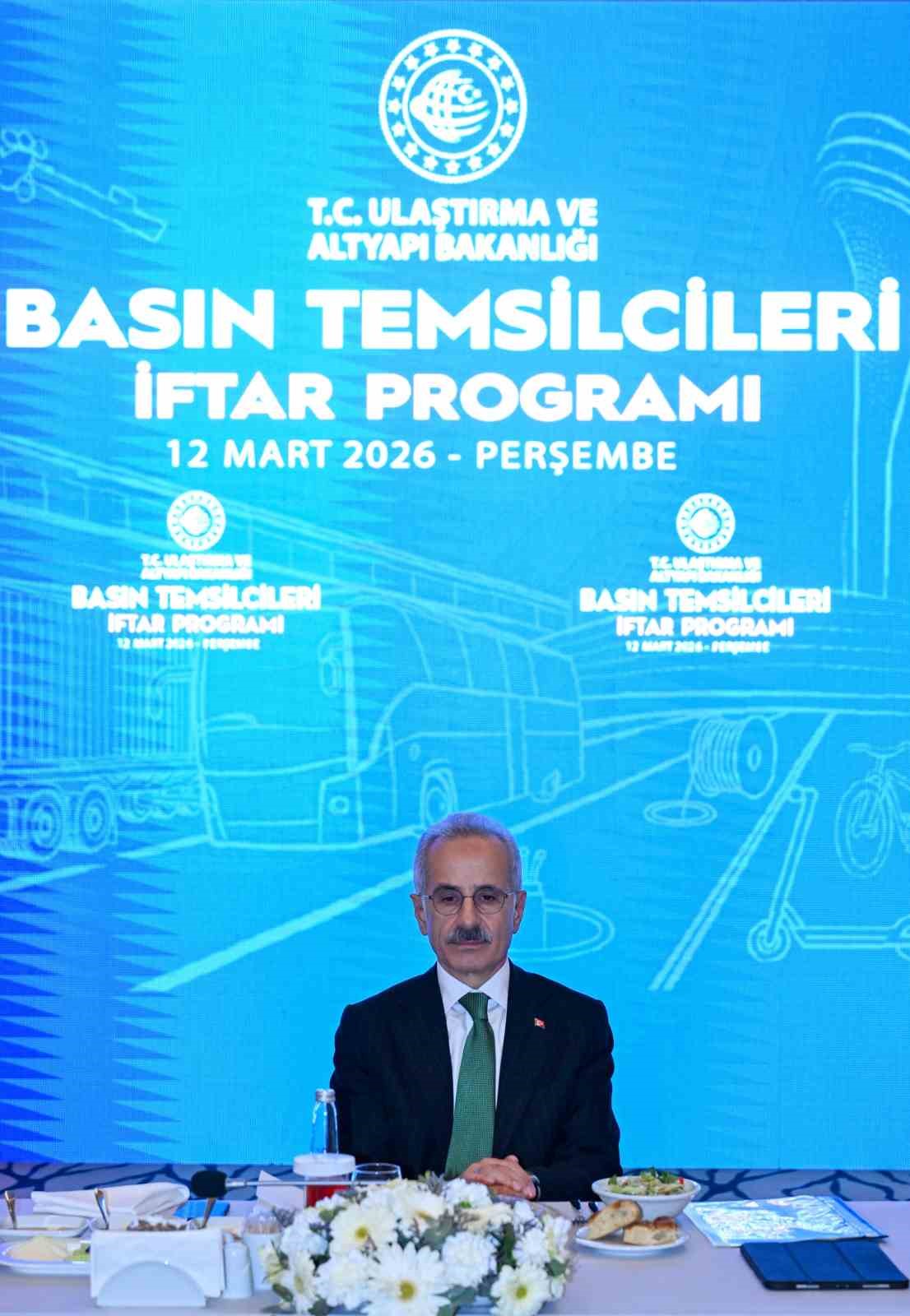 Bakan Uraloğlu: "Kalkınma Yolu&rsquo;nun &uuml;lkemiz ekonomisine 10 yıllık periyotta 55 milyar dolarlık bir katkısı olacağını &ouml;ng&ouml;r&uuml;yoruz"
