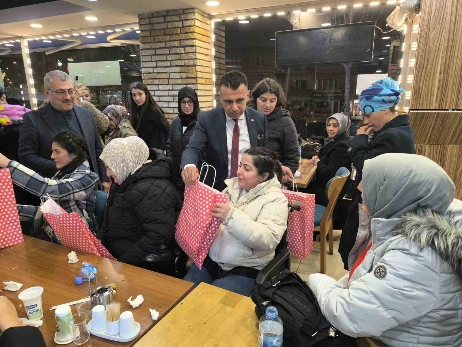 Erzurum&rsquo;da "İyilik Buluşmaları, G&ouml;n&uuml;l K&ouml;pr&uuml;s&uuml;"
