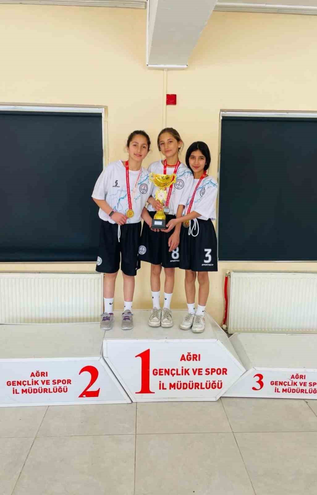 Hamur’da masa tenisi küçükler ilçe müsabakaları tamamlandı