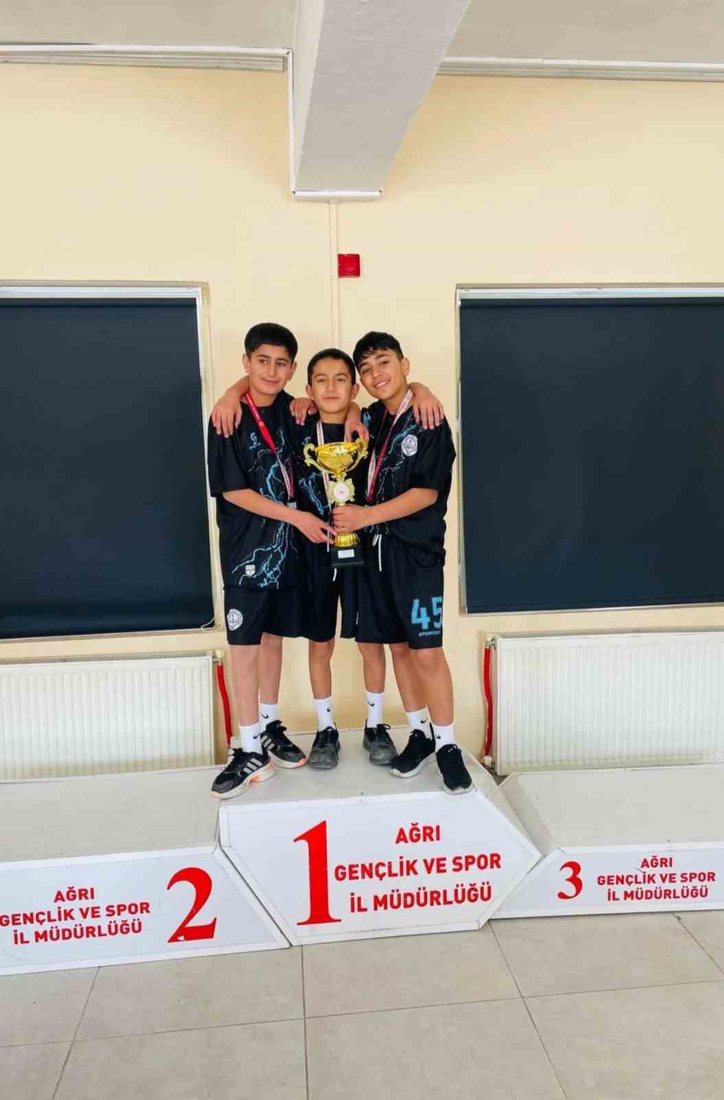 Hamur&rsquo;da masa tenisi k&uuml;&ccedil;&uuml;kler il&ccedil;e m&uuml;sabakaları tamamlandı
