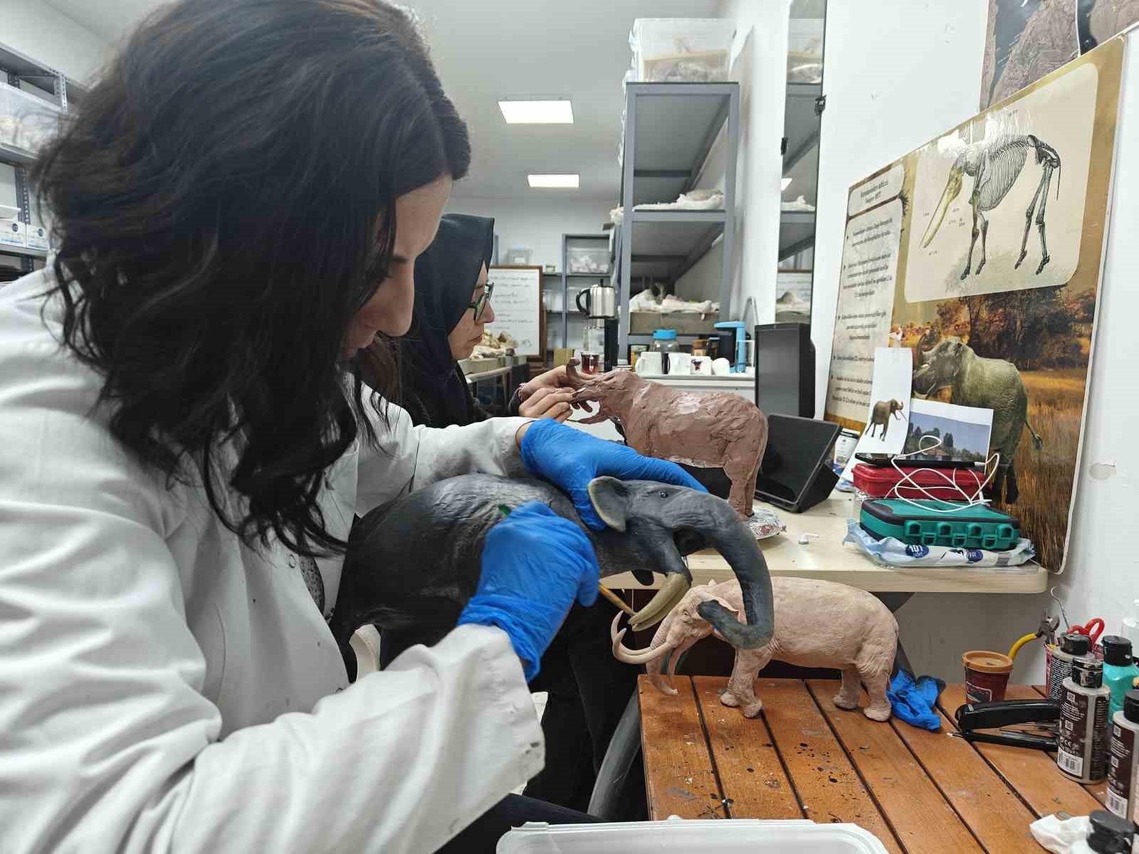 Milyon yıllık tarih minyatürleştiriliyor