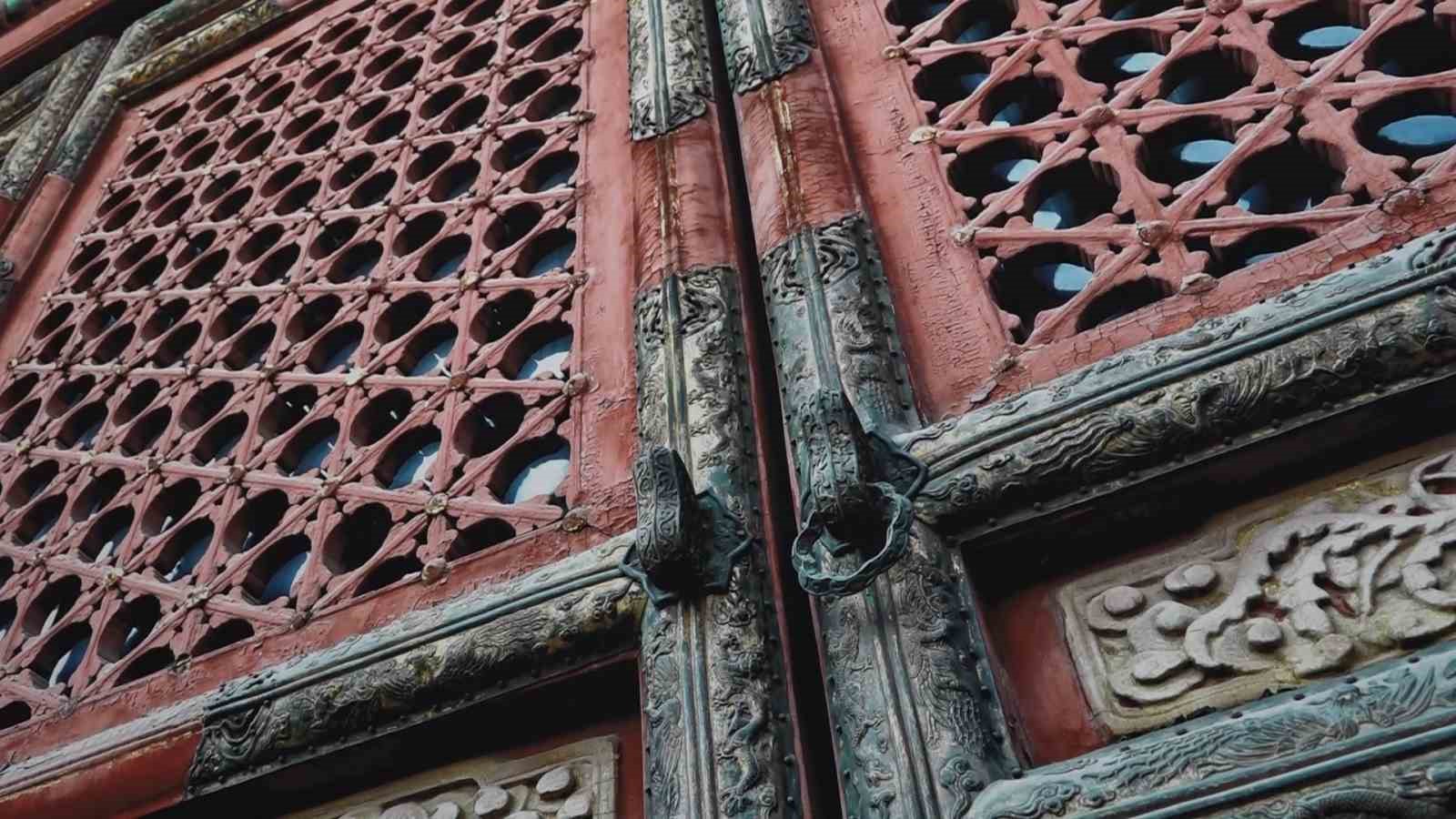 Dünyanın kapıları Bursa’daki hastanenin koridoruna açıldı