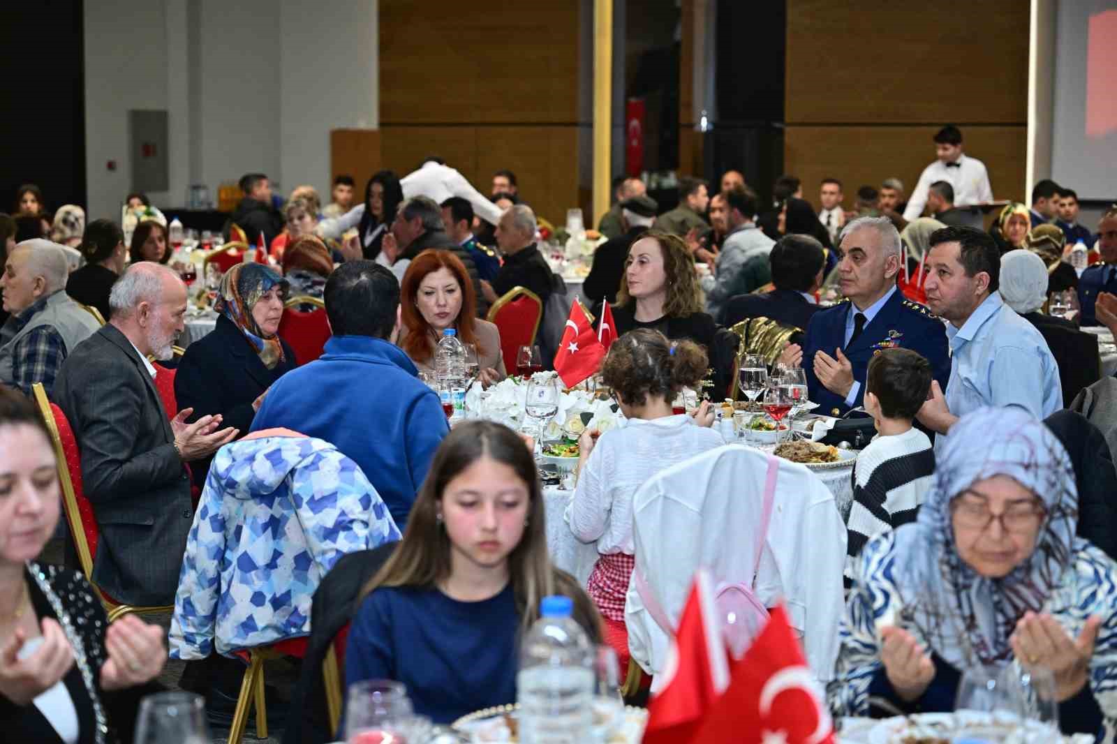 Vali Yılmaz: "Aziz şehitlerimizi ve kahraman gazilerimizi hi&ccedil;bir zaman unutmayacağız"
