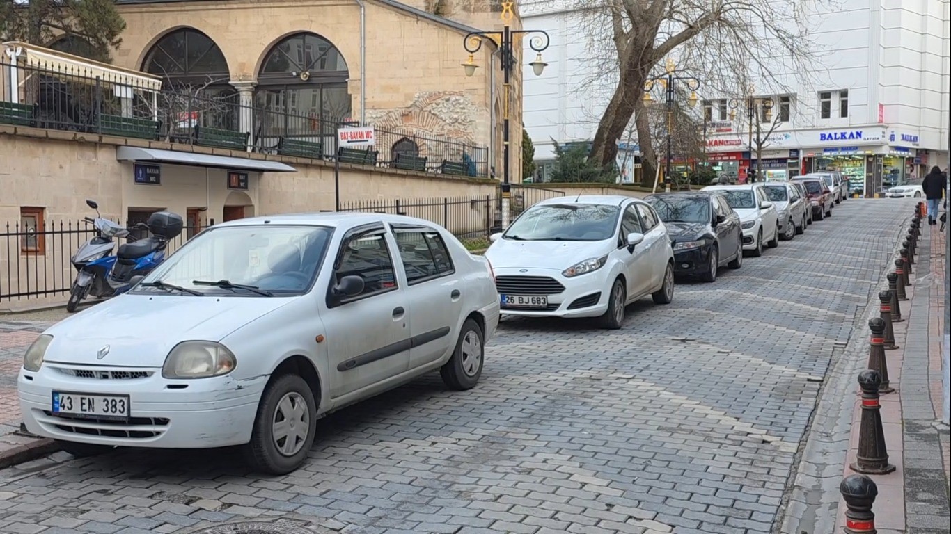 K&uuml;tahya&rsquo;da trafiğe kayıtlı ara&ccedil;ların ortalama yaşı 21.1
