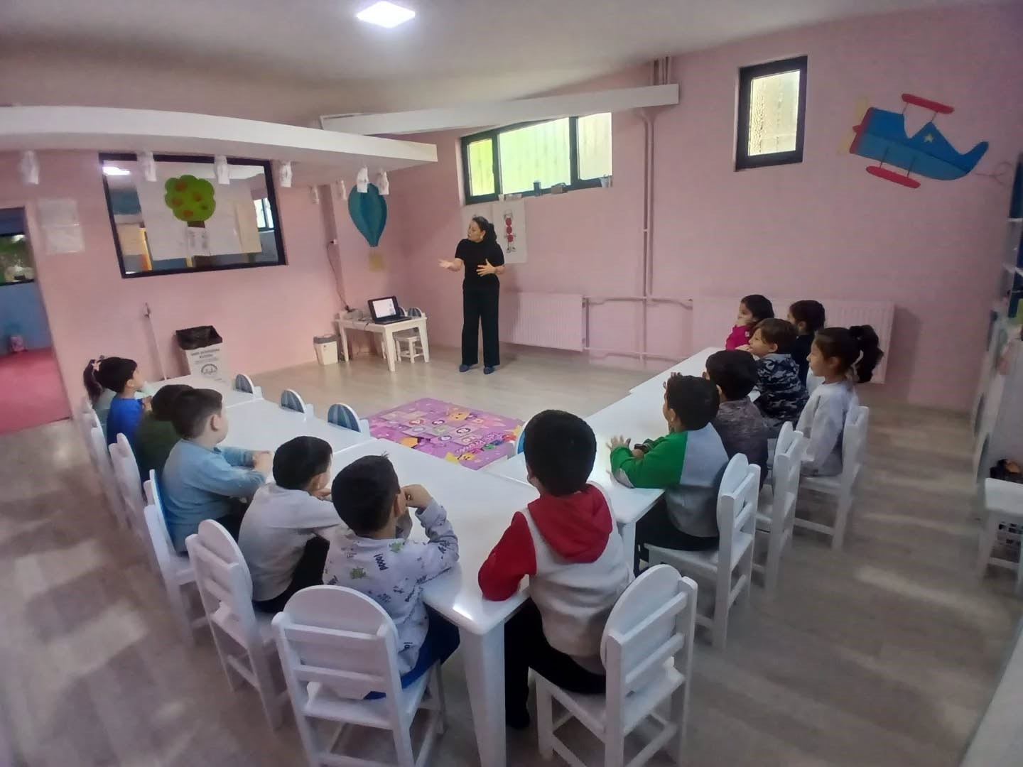 Sağlık personelinden minik öğrencilere hijyen eğitimi