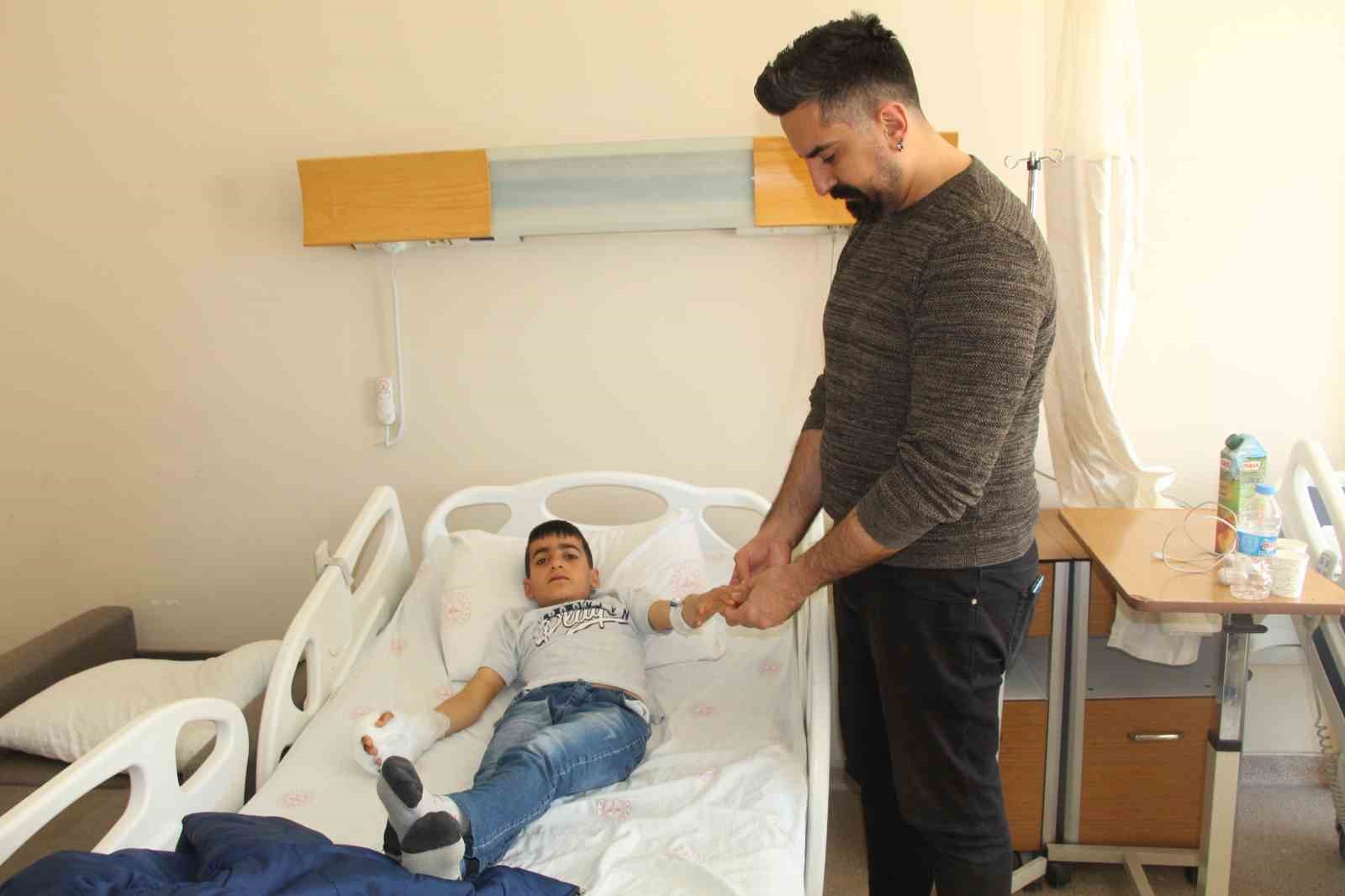 Şırnak&rsquo;ta yapışık parmaklı iki kardeş ameliyatla sağlıklarına kavuştu
