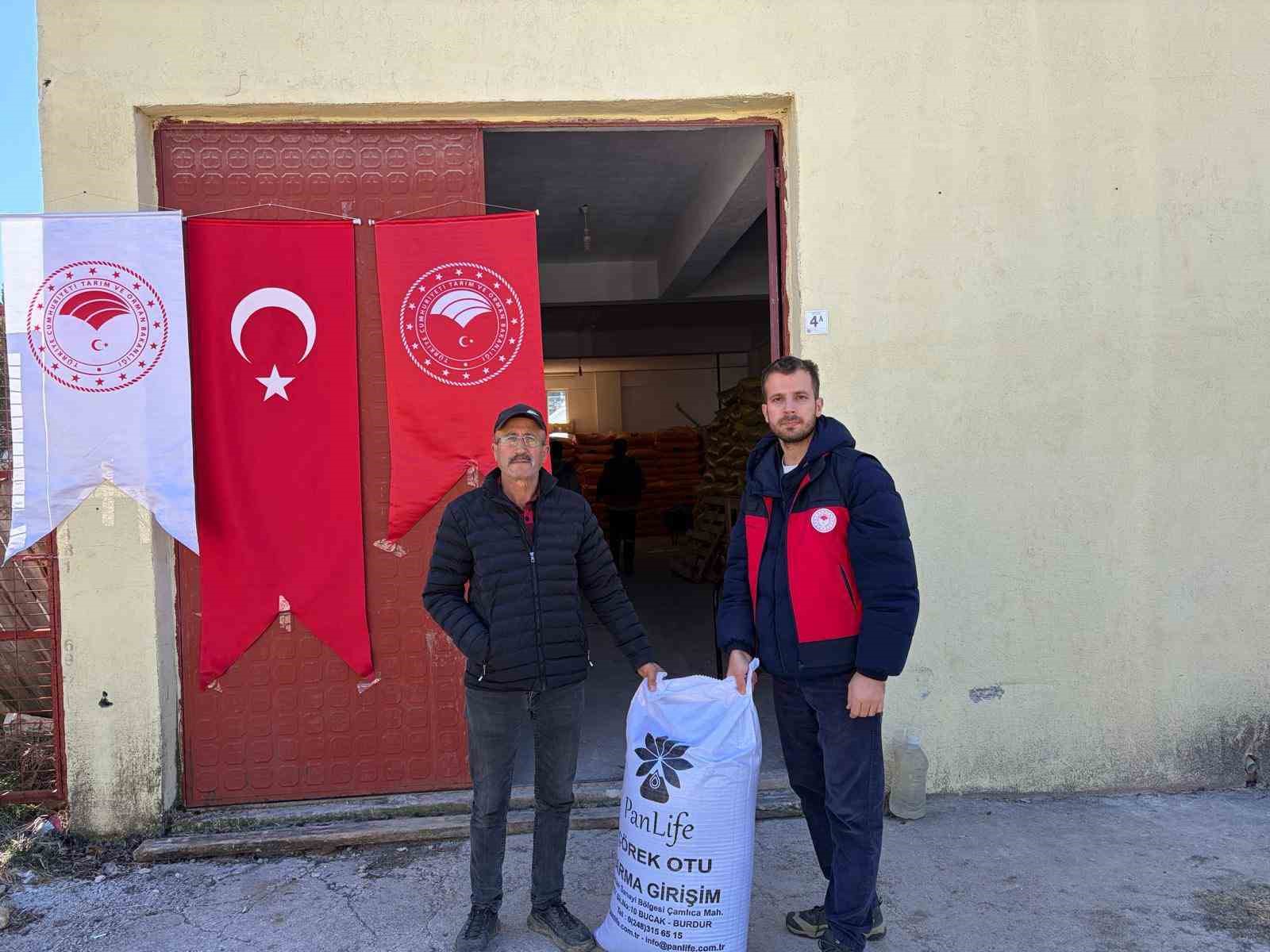 &Ccedil;avdarhisar&rsquo;da &ccedil;ift&ccedil;ilere &ccedil;&ouml;rek otu tohumu dağıtımı
