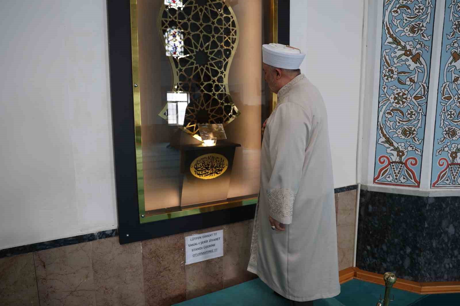 Bu camide Peygamber Efendimiz &rsquo;in Sakal-ı Şerifi her g&uuml;n ziyarete a&ccedil;ık
