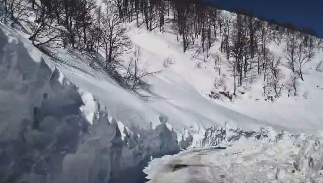 Artvin&rsquo;de Macahel ge&ccedil;idi yeniden ulaşıma a&ccedil;ıldı
