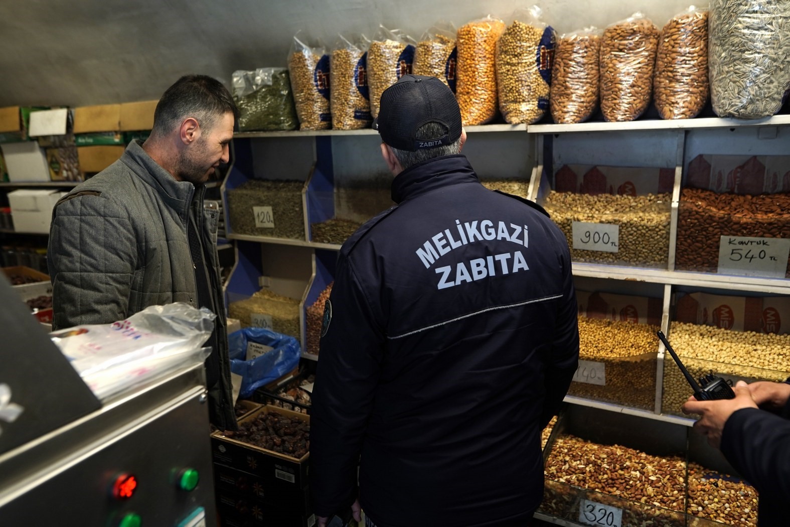 Bayram &ouml;ncesi Melikgazi Zabıtası&rsquo;ndan sıkı denetim
