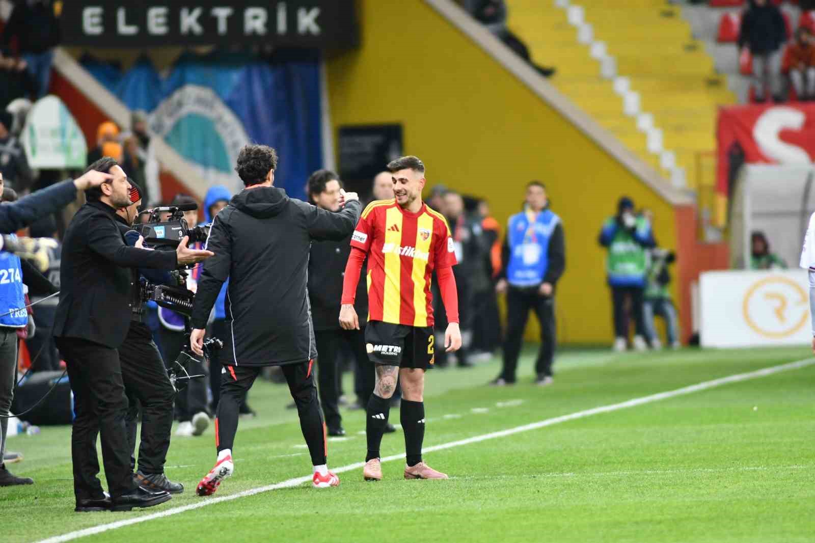 Dorukhan Tok&ouml;z&rsquo;e 2 ma&ccedil; ceza
