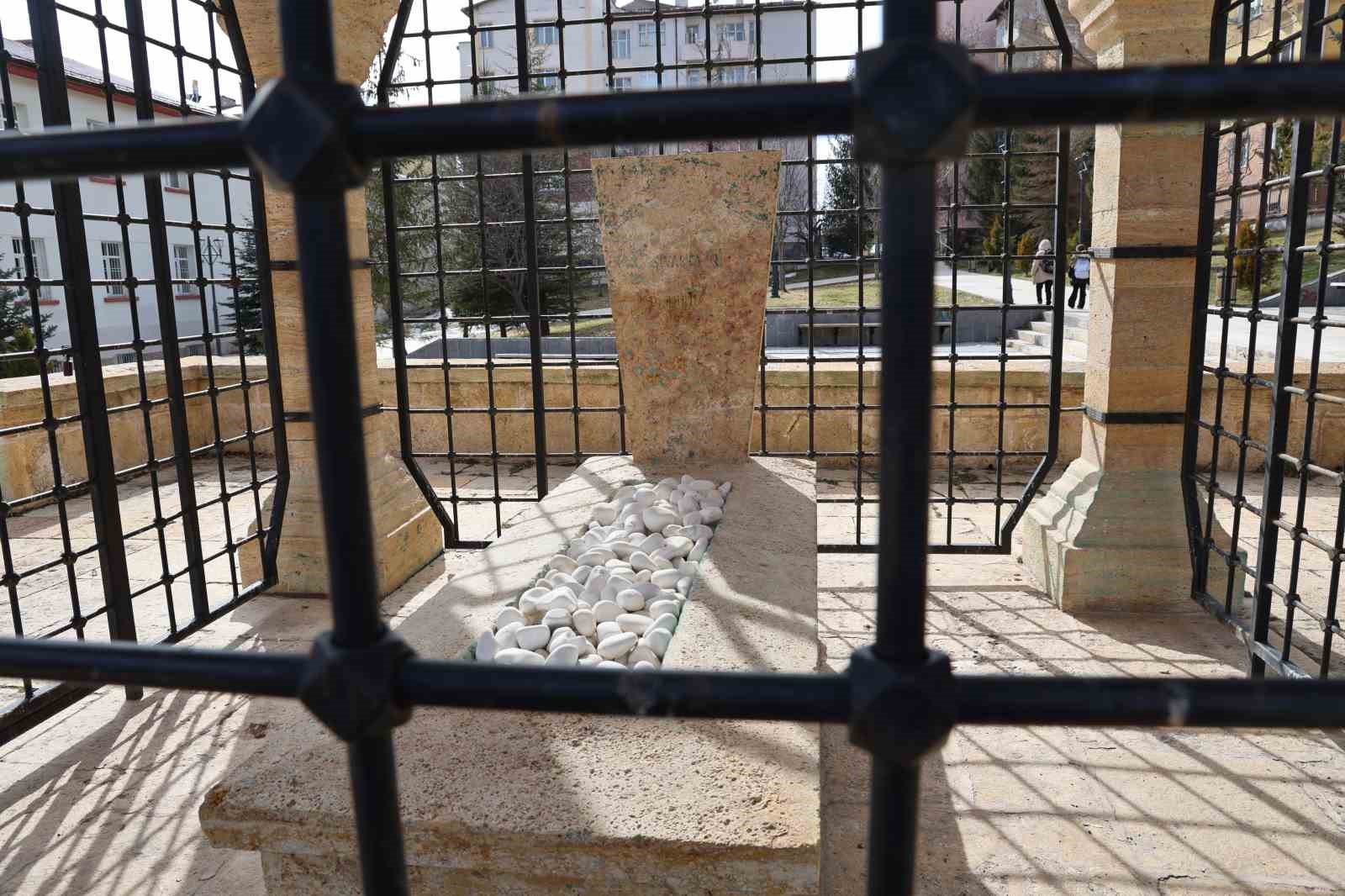 İsmini bilmeyen yok ancak tanışan &ccedil;ok az, Sivaslı bir sultan ve g&ouml;n&uuml;l insanı, Kadı Burhanettin
