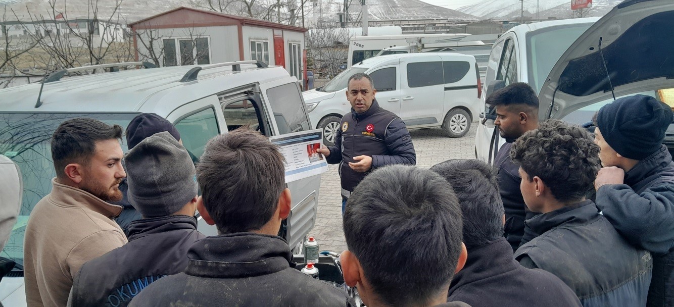 Niğde&rsquo;de narkotik ekiplerinden bilgilendirme etkinliği
