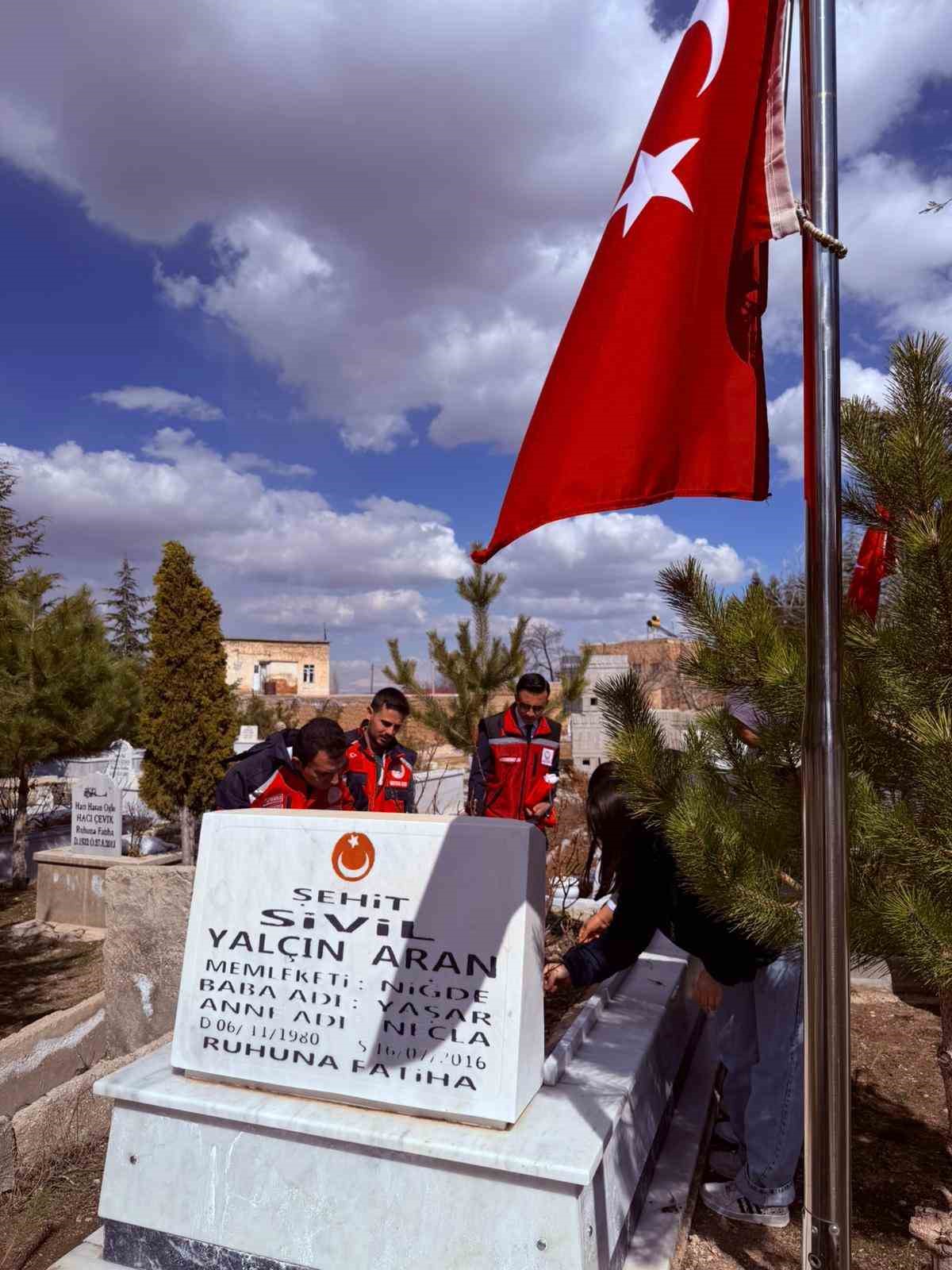 Niğde&rsquo;de şehit kabirlerine anlamlı ziyaret

